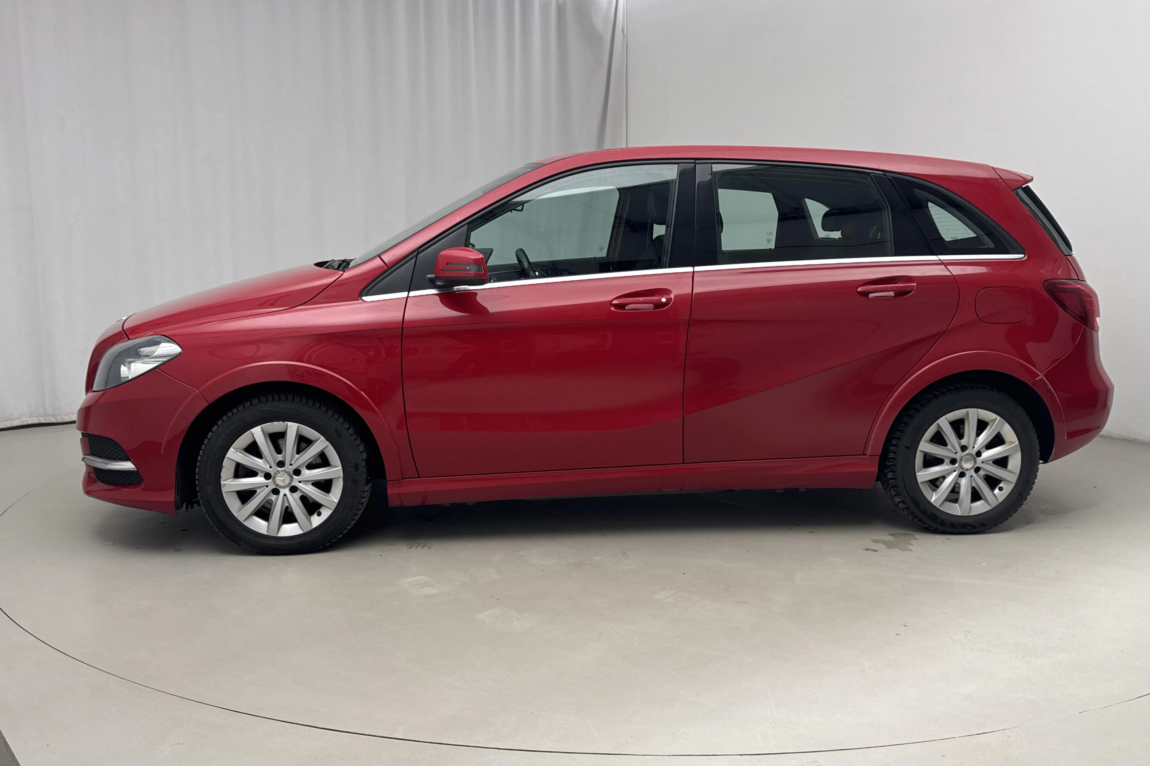 Presentationsfoto 2 av 12: Mercedes B 200 c W242 (156hk) - 36 957 mil - Automat - röd - 2015