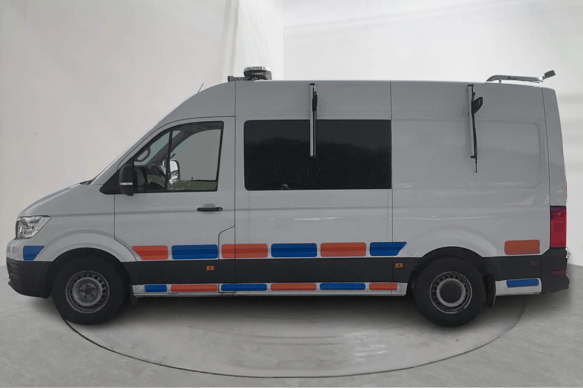 Presentationsfoto 2 av 14: VW Crafter 35 2.0 TDI Skåp (177hk) - 13 083 mil - Automat - vit - 2018