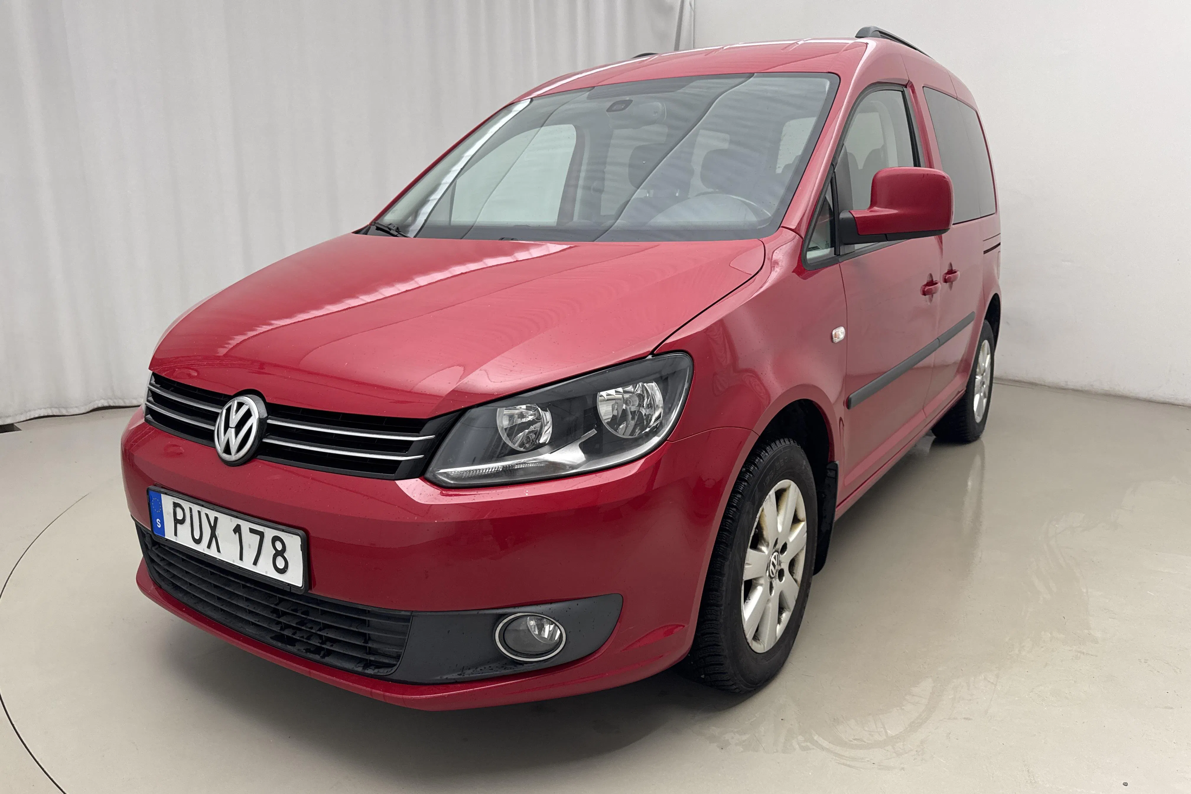 Presentation photo 1 of 13: VW Caddy Life 2.0 EcoFuel (109hk) - 101 870 km - Manual - red - 2014