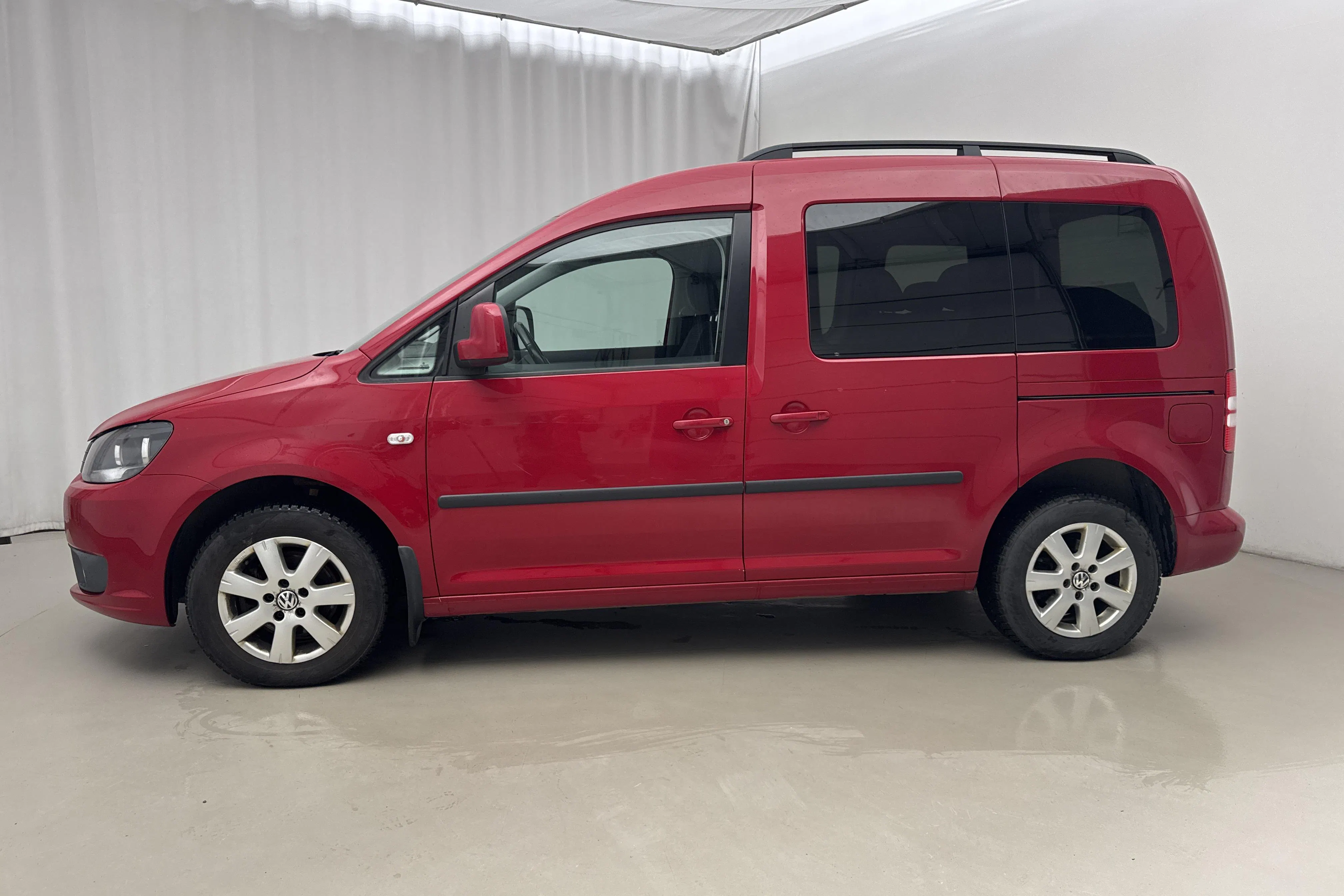 Presentation photo 2 of 13: VW Caddy Life 2.0 EcoFuel (109hk) - 101 870 km - Manual - red - 2014