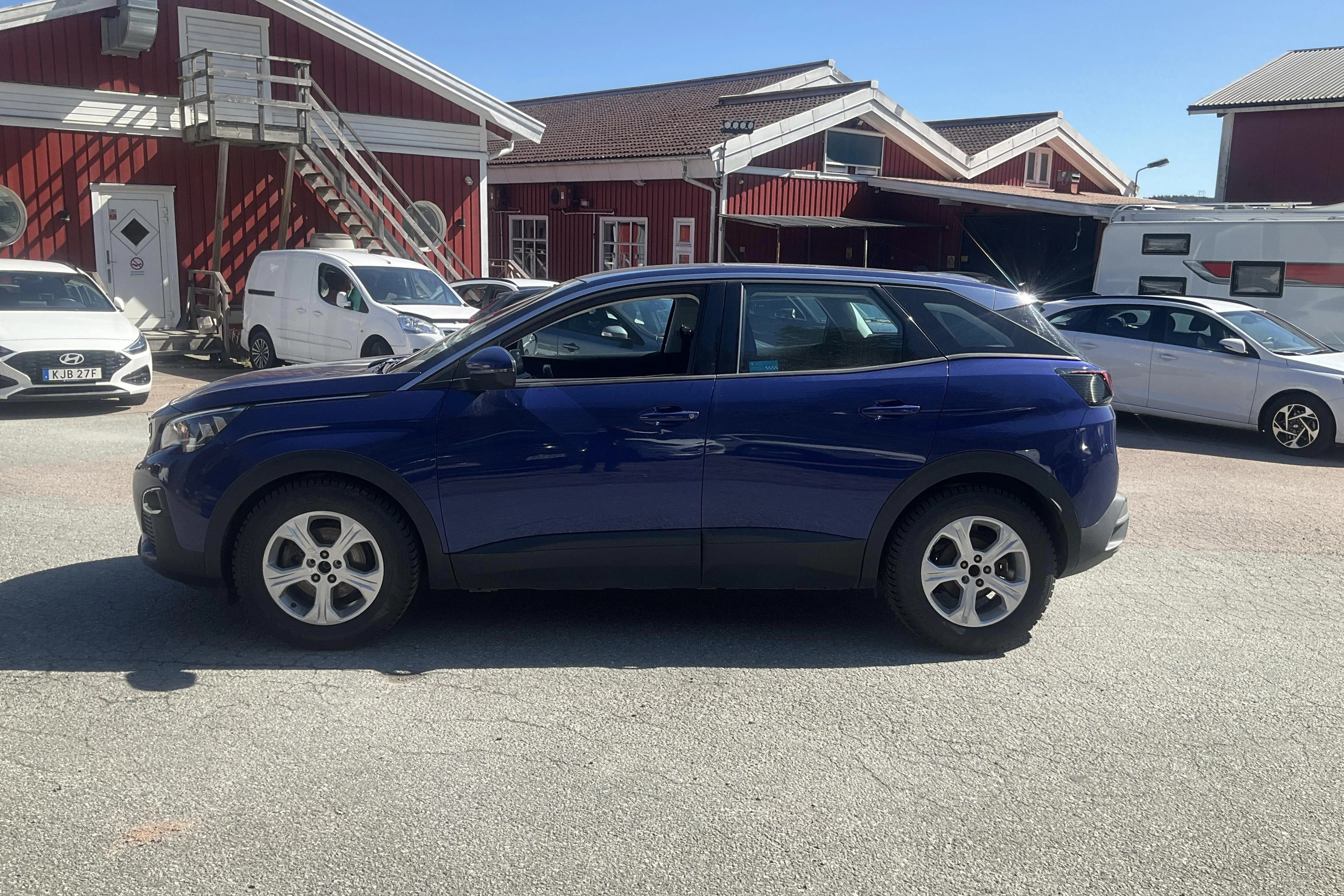 Presentationsfoto 2 av 11: Peugeot 3008 1.6 BlueHDi (120hk) - 17 666 mil - Automat - blå - 2016
