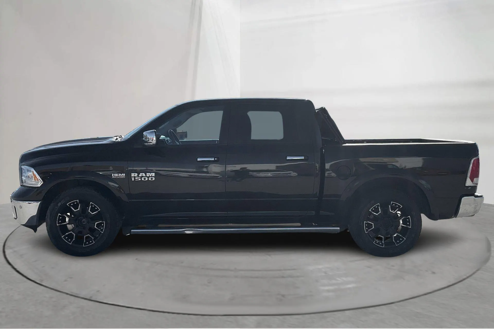 Presentationsfoto 2 av 14: Dodge RAM 1500 5.7 4WD (401hk) - 9 922 mil - Automat - svart - 2018