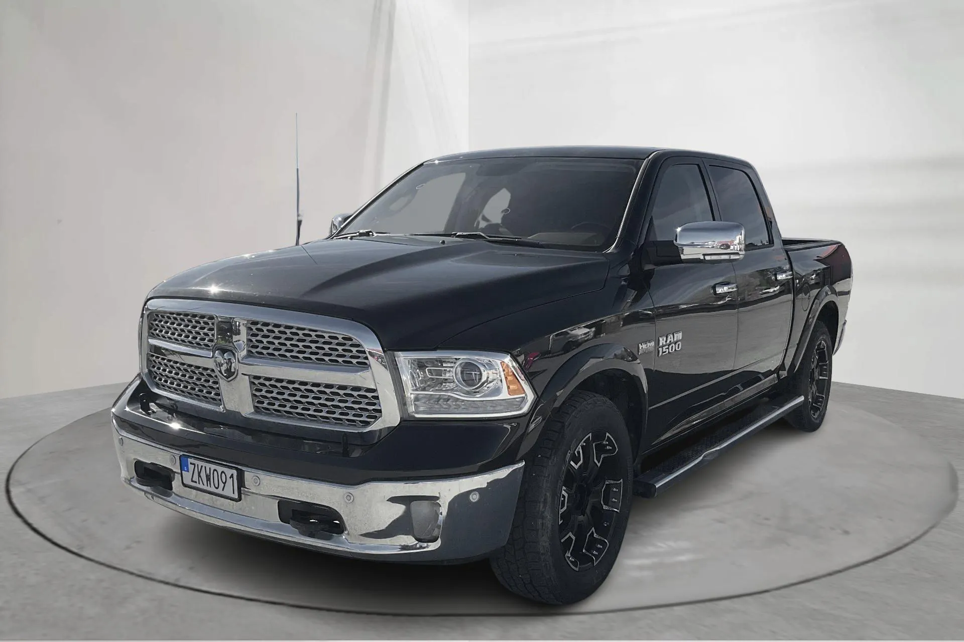 Presentationsfoto 1 av 14: Dodge RAM 1500 5.7 4WD (401hk) - 9 922 mil - Automat - svart - 2018