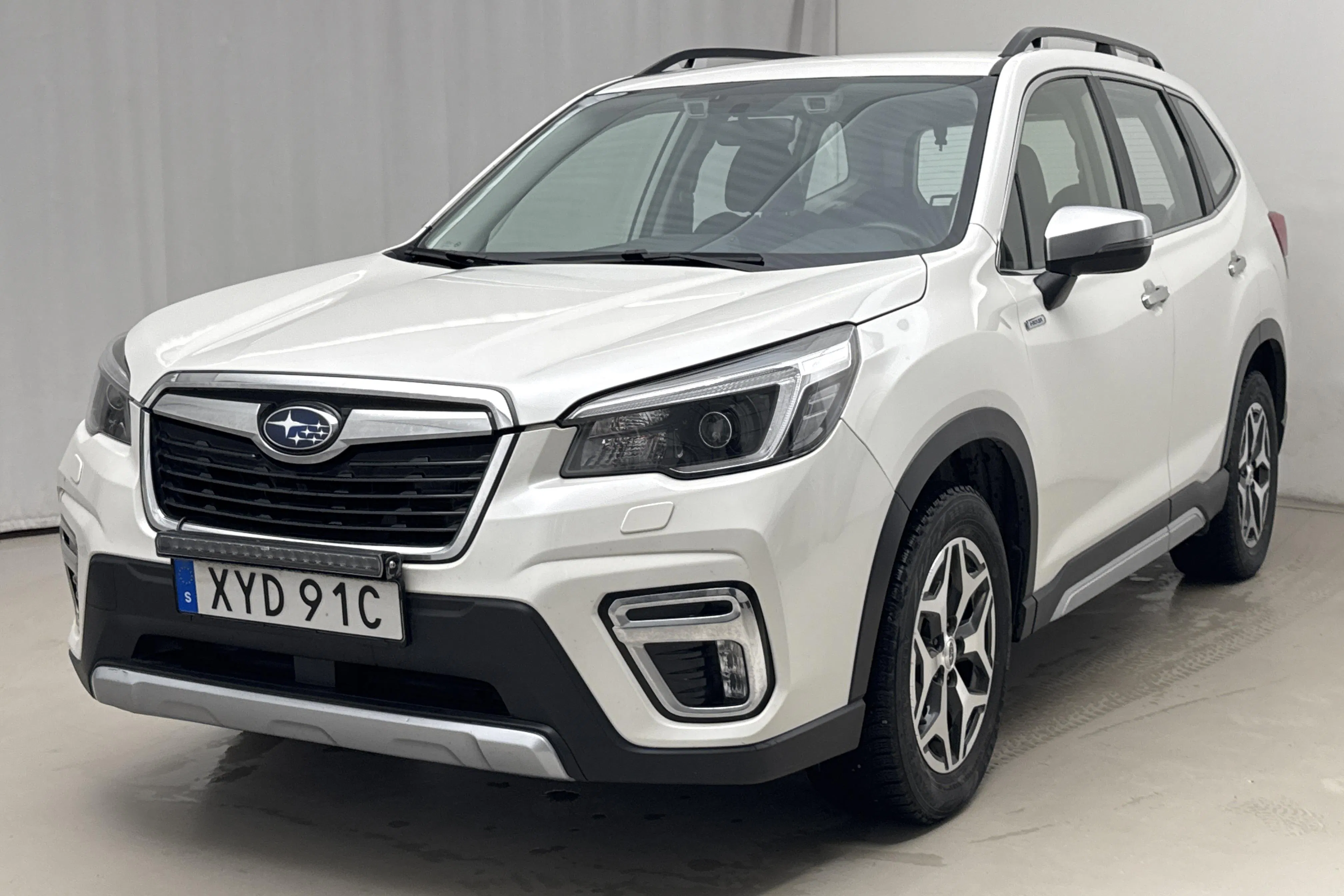 Presentation photo 1 of 14: Subaru Forester e-Boxer 2.0i AWD (150hk) - 141 240 km - Automatic - white - 2021