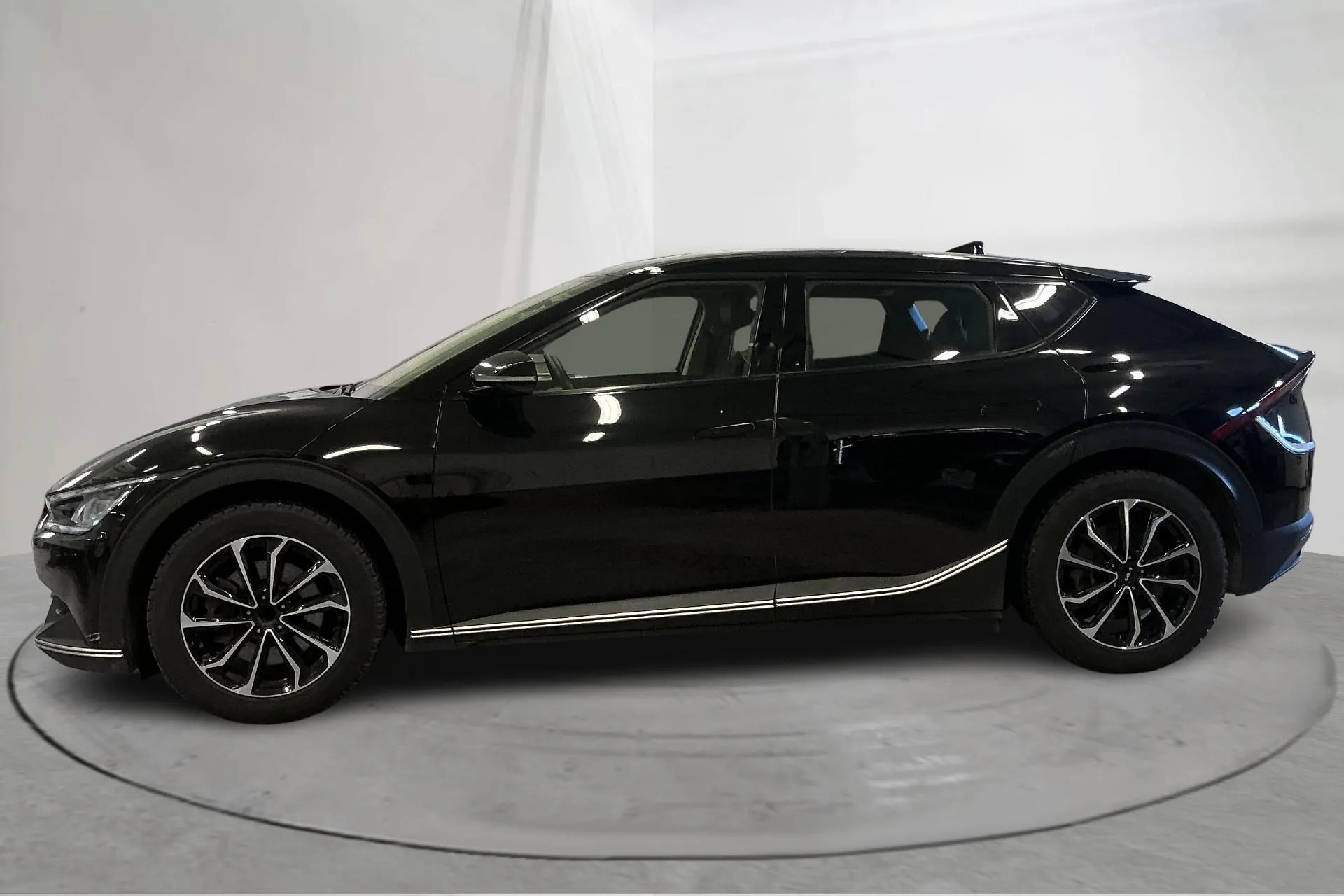 Presentationsfoto 2 av 19: KIA EV6 RWD (228hk) - 21 737 mil - Automat - svart - 2022