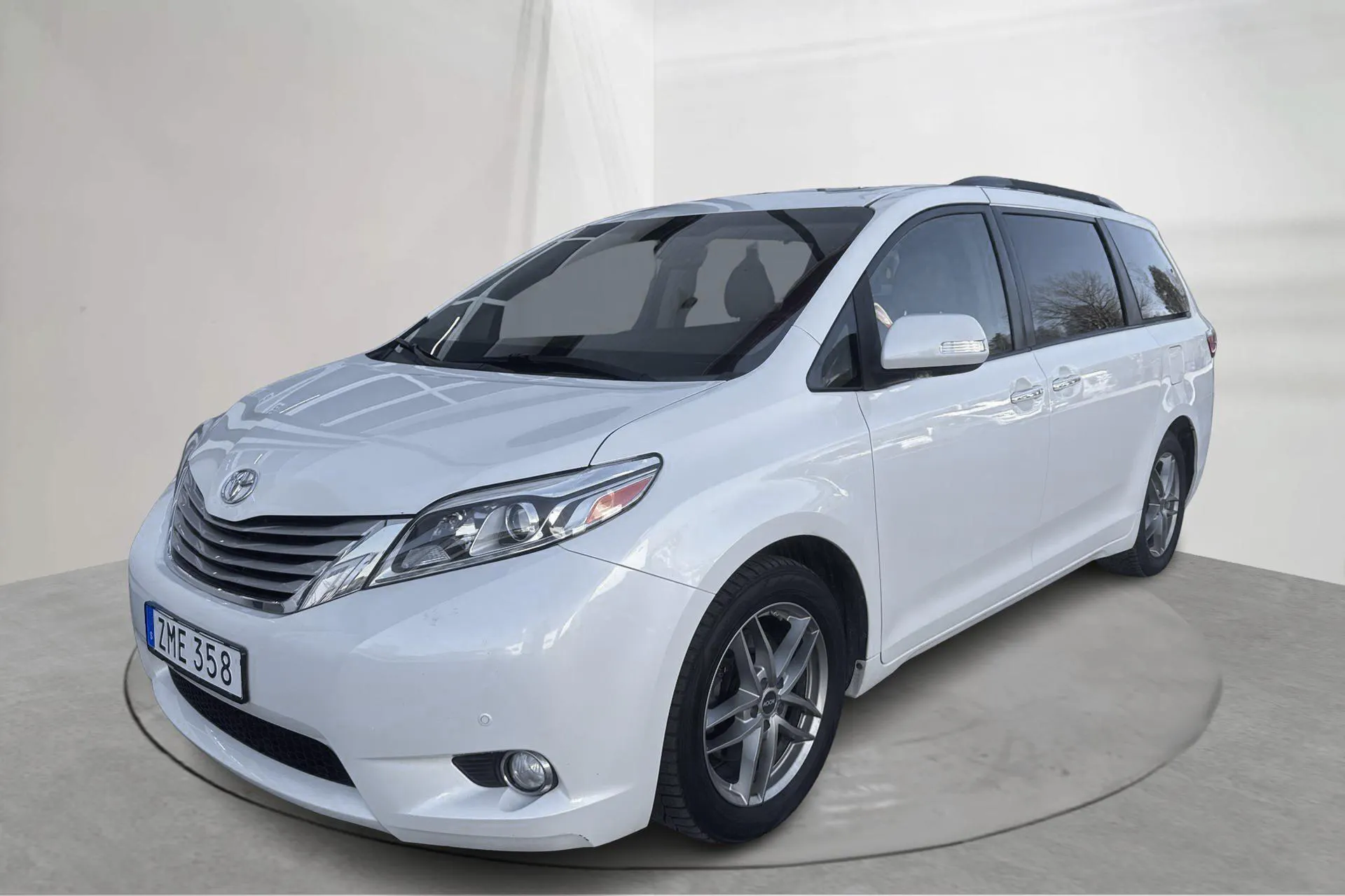 Presentationsfoto 1 av 24: Toyota Sienna 3.5 V6 (269hk) - 10 376 mil - Automat - vit - 2017
