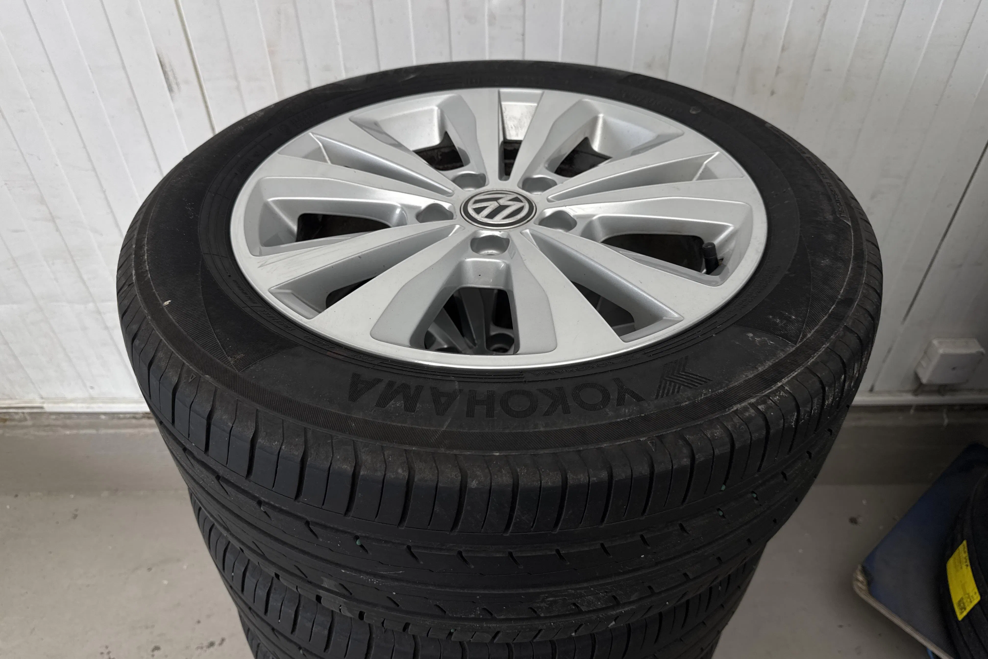 Presentationsfoto 17 av 17: VW Golf VII 1.2 TSI Sportscombi (110hk) - 18 117 mil - Automat - röd - 2016