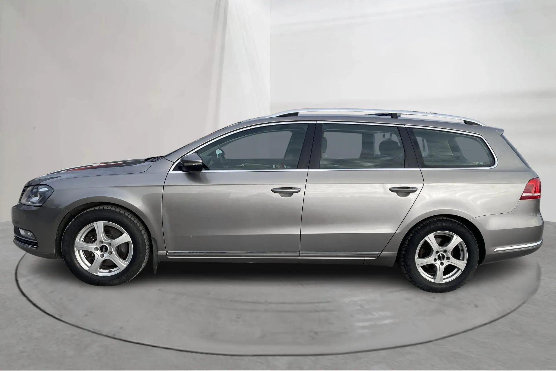 Presentation photo 2 of 19: VW Passat 2.0 TDI BlueMotion Technology Variant 4Motion (177hk) - 253 090 km - Automatic - Light Brown - 2013