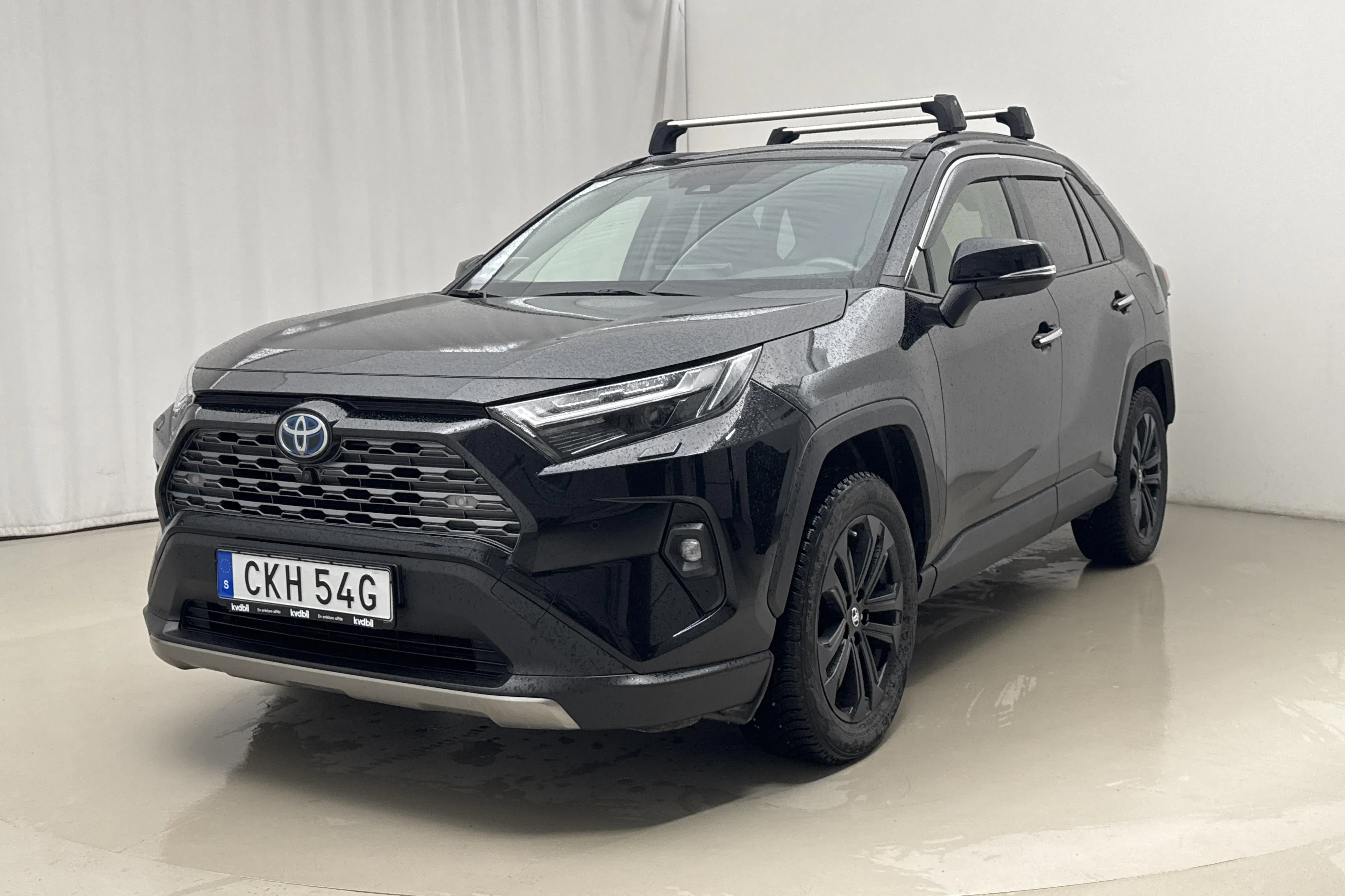 Presentationsfoto 1 av 19: Toyota RAV4 2.5 HSD AWD (222hk) - 5 435 mil - Automat - svart - 2022