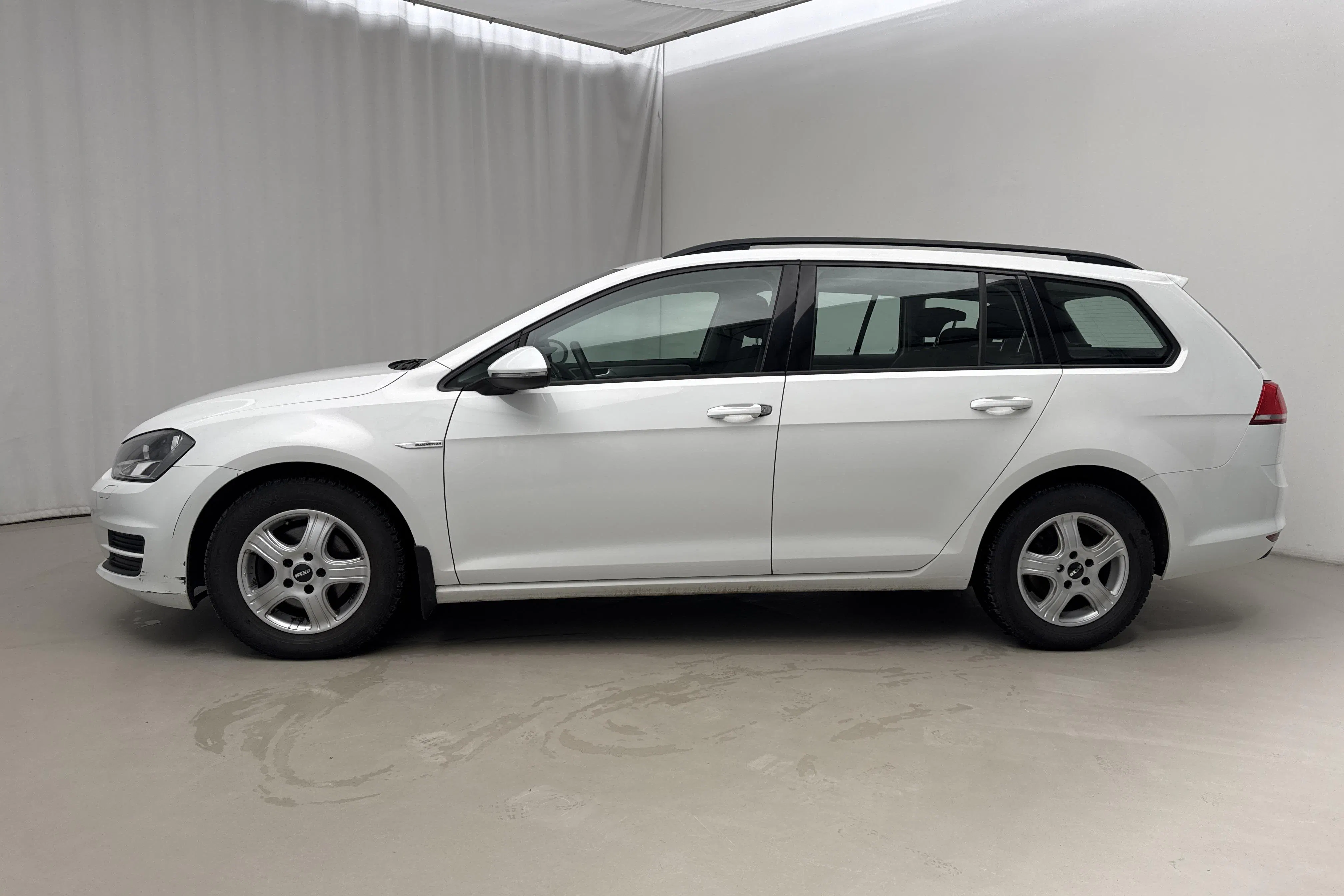 Presentation photo 2 of 15: VW Golf VII 1.4 TGI BlueMotion Sportscombi (110hk) - 75 940 km - Automatic - white - 2015