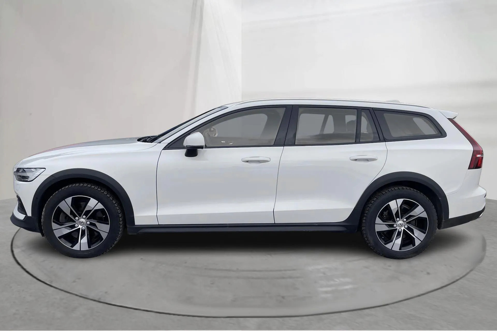 Presentationsfoto 2 av 18: Volvo V60 B4 Cross Country AWD Mildhybrid, Diesel (197hk) - 6 095 mil - Automat - vit - 2022