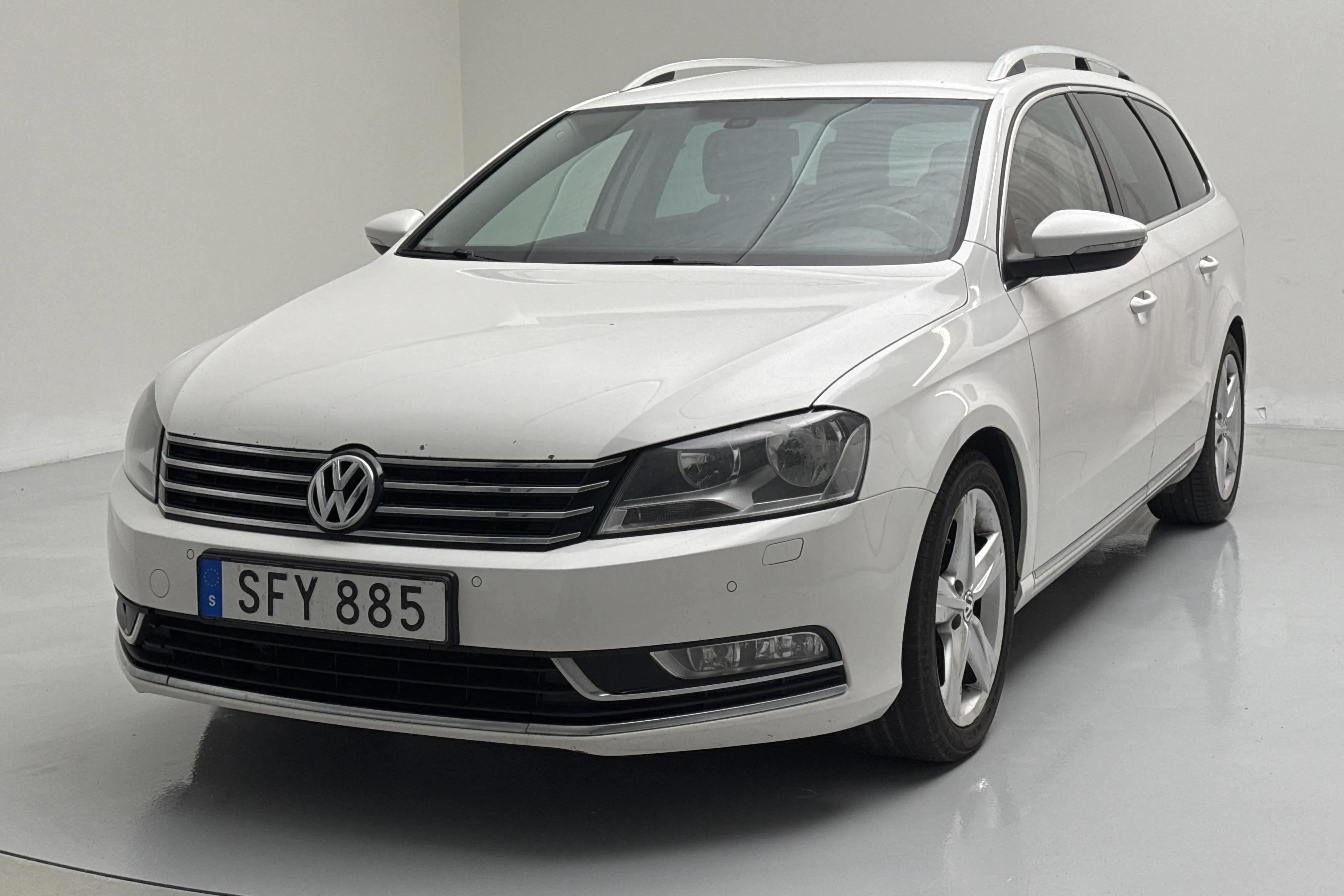Presentation photo 1 of 15: VW Passat 2.0 TDI BlueMotion Technology Variant 4Motion (177hk) - 253 730 km - Automatic - white - 2015