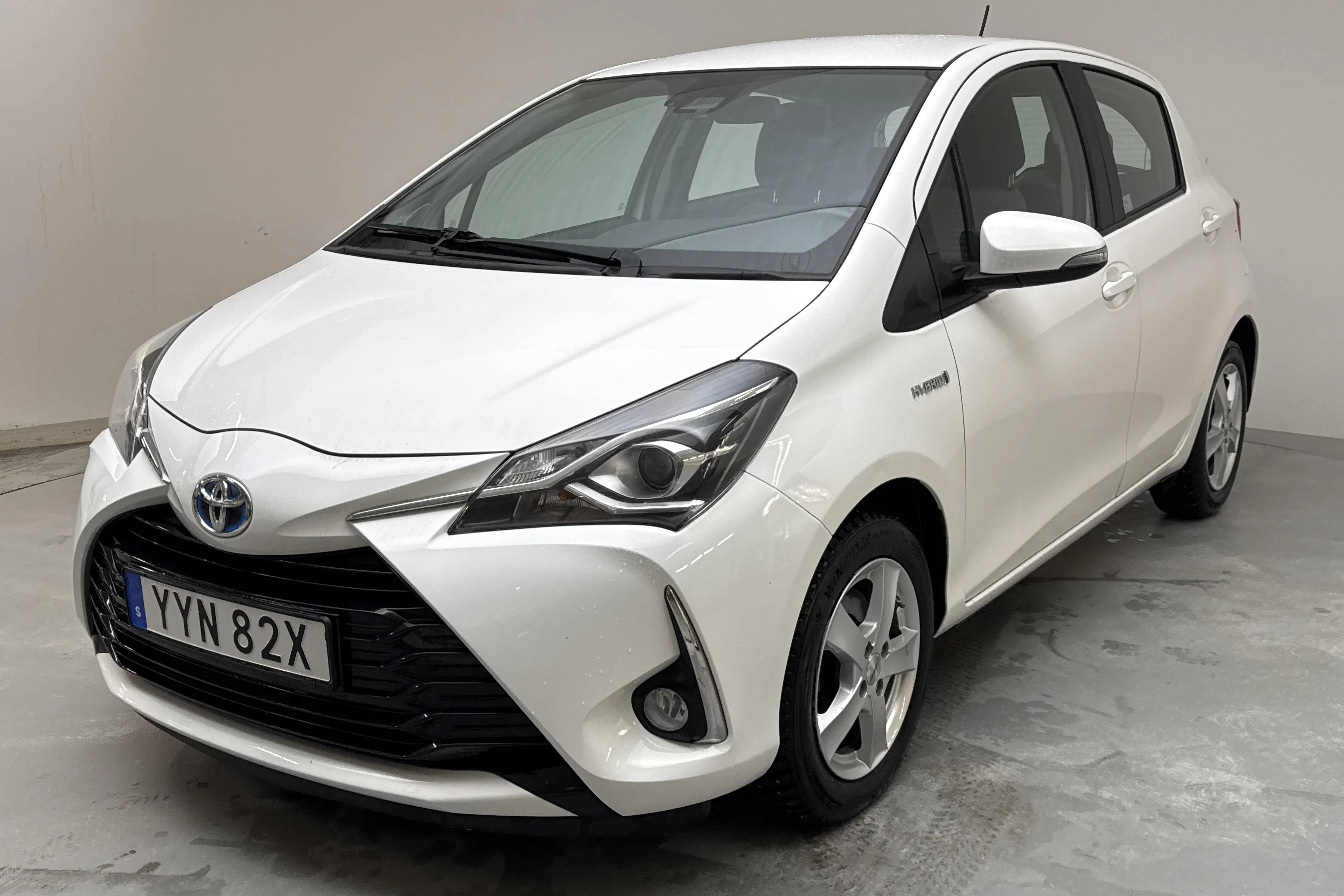 Presentationsfoto 1 av 14: Toyota Yaris 1.5 Hybrid 5dr (101hk) - 9 183 mil - Automat - vit - 2019