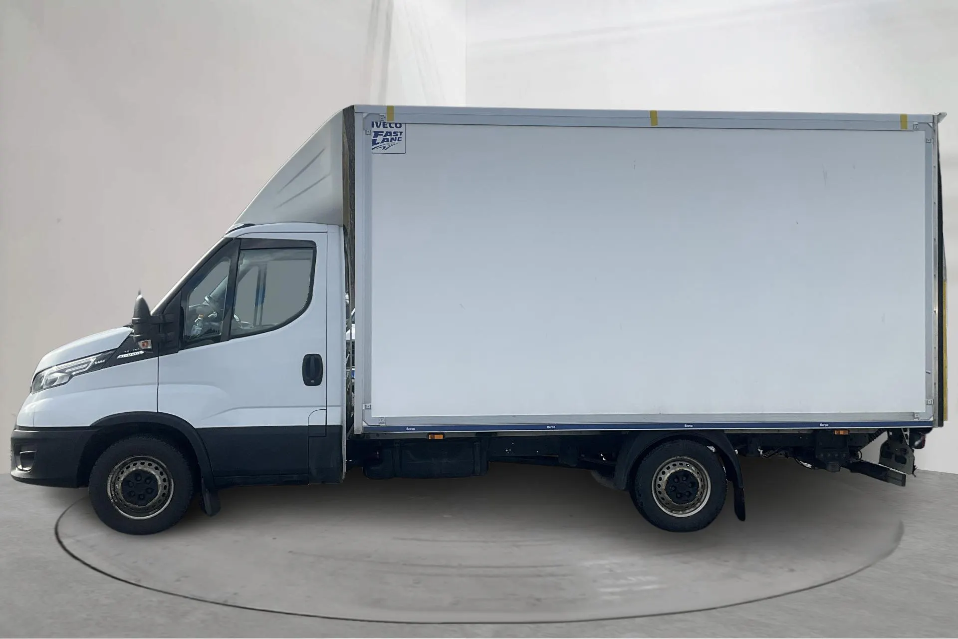 Presentationsfoto 2 av 12: Iveco Daily 35 2.3 Volymskåp (156hk) - 5 925 mil - Automat - vit - 2022