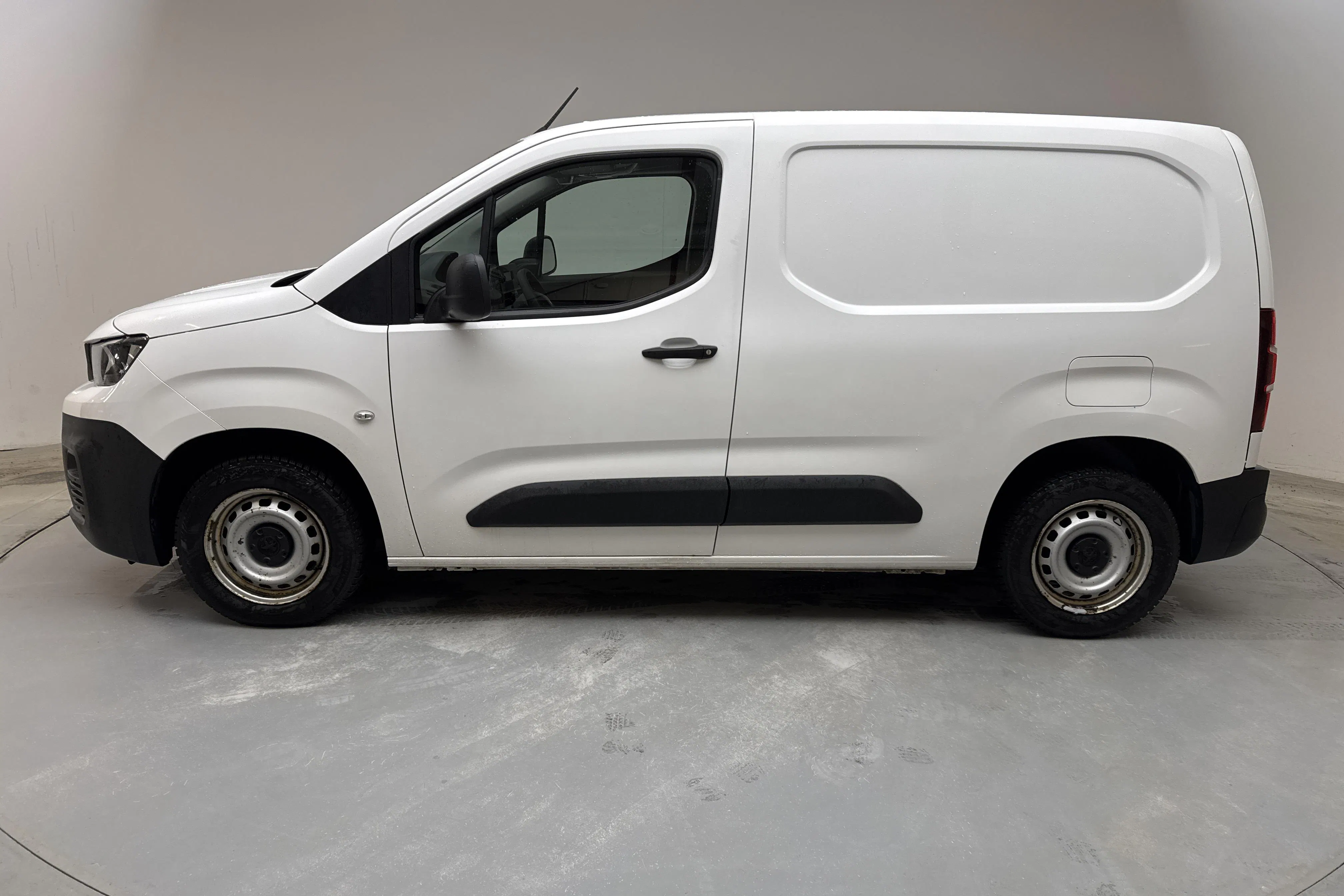 Presentationsfoto 2 av 10: Peugeot Partner 1.5 HDI Skåp (75hk) - 13 947 mil - Manuell - vit - 2020