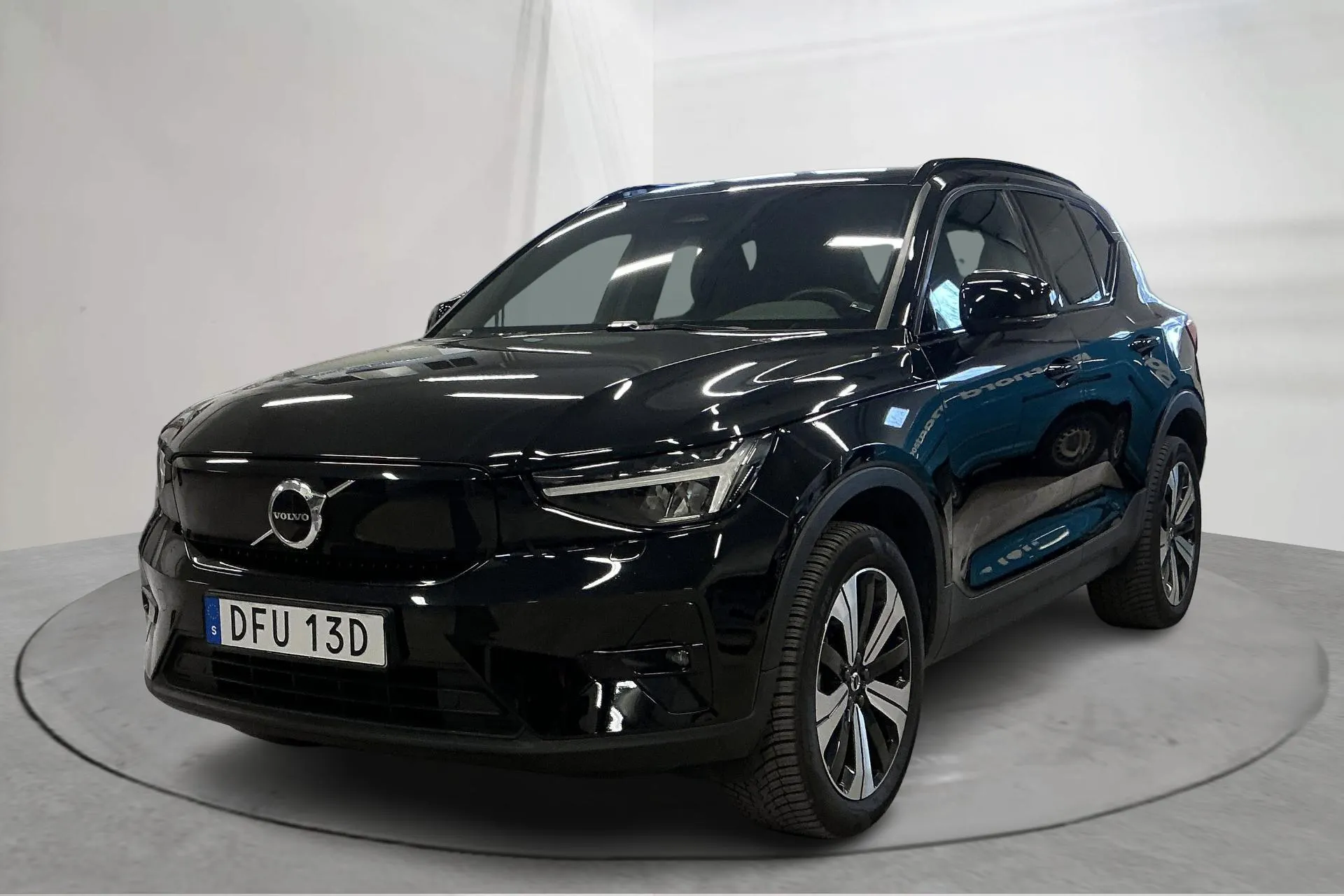Presentationsfoto 1 av 19: Volvo XC40 P6 Recharge (231hk) - 10 639 mil - Automat - svart - 2023