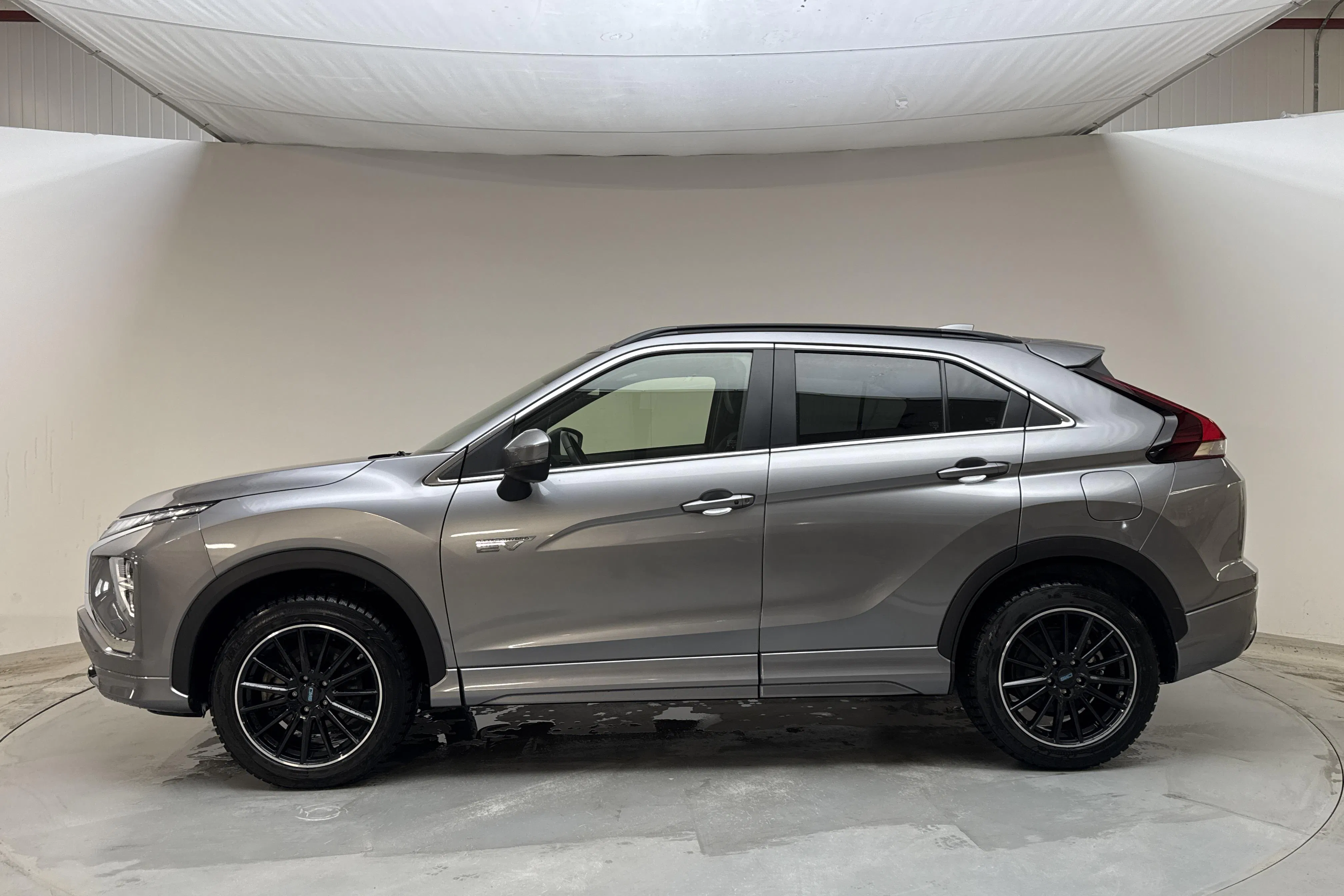 Presentationsfoto 2 av 16: Mitsubishi Eclipse Cross 2.4 PHEV 4WD (185hk) - 5 499 mil - Automat - grå - 2021