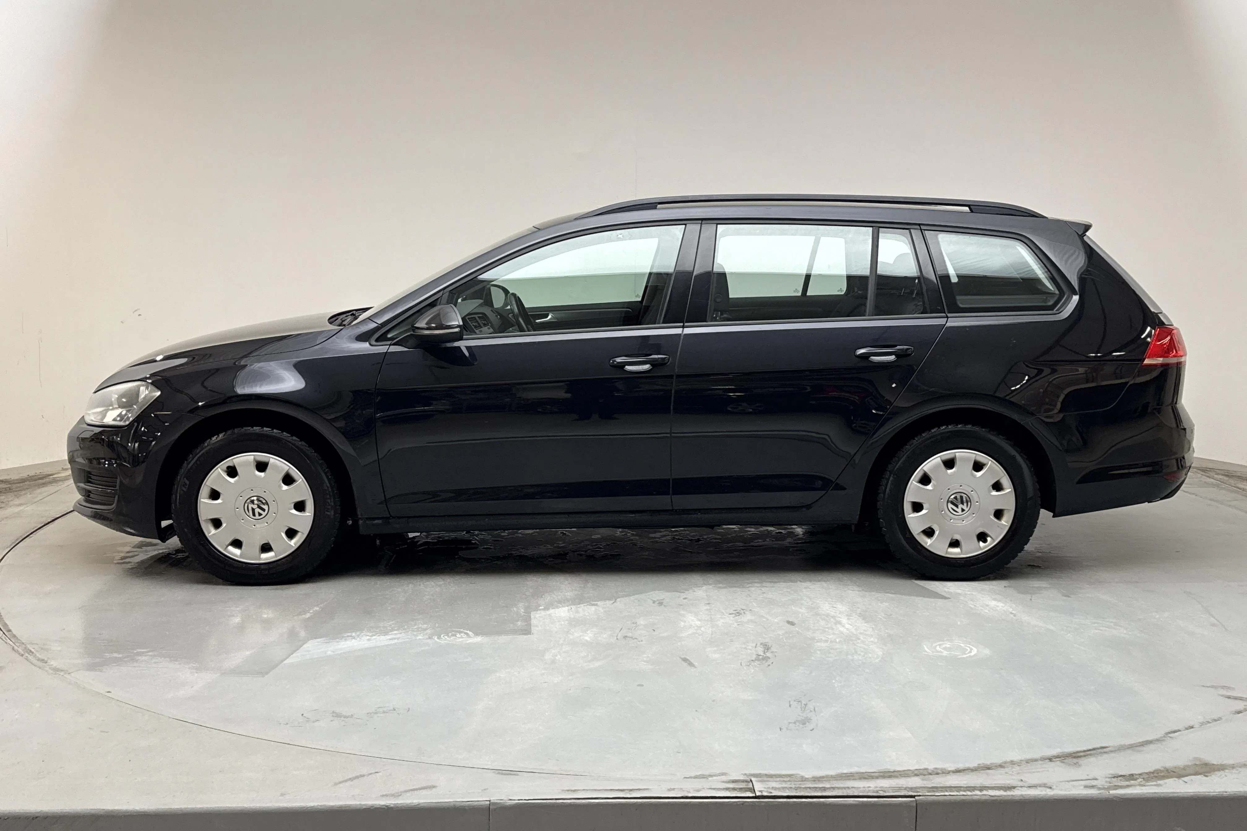 Presentation photo 2 of 15: VW Golf VII 1.2 TSI Sportscombi (105hk) - 165 550 km - Manual - black - 2014