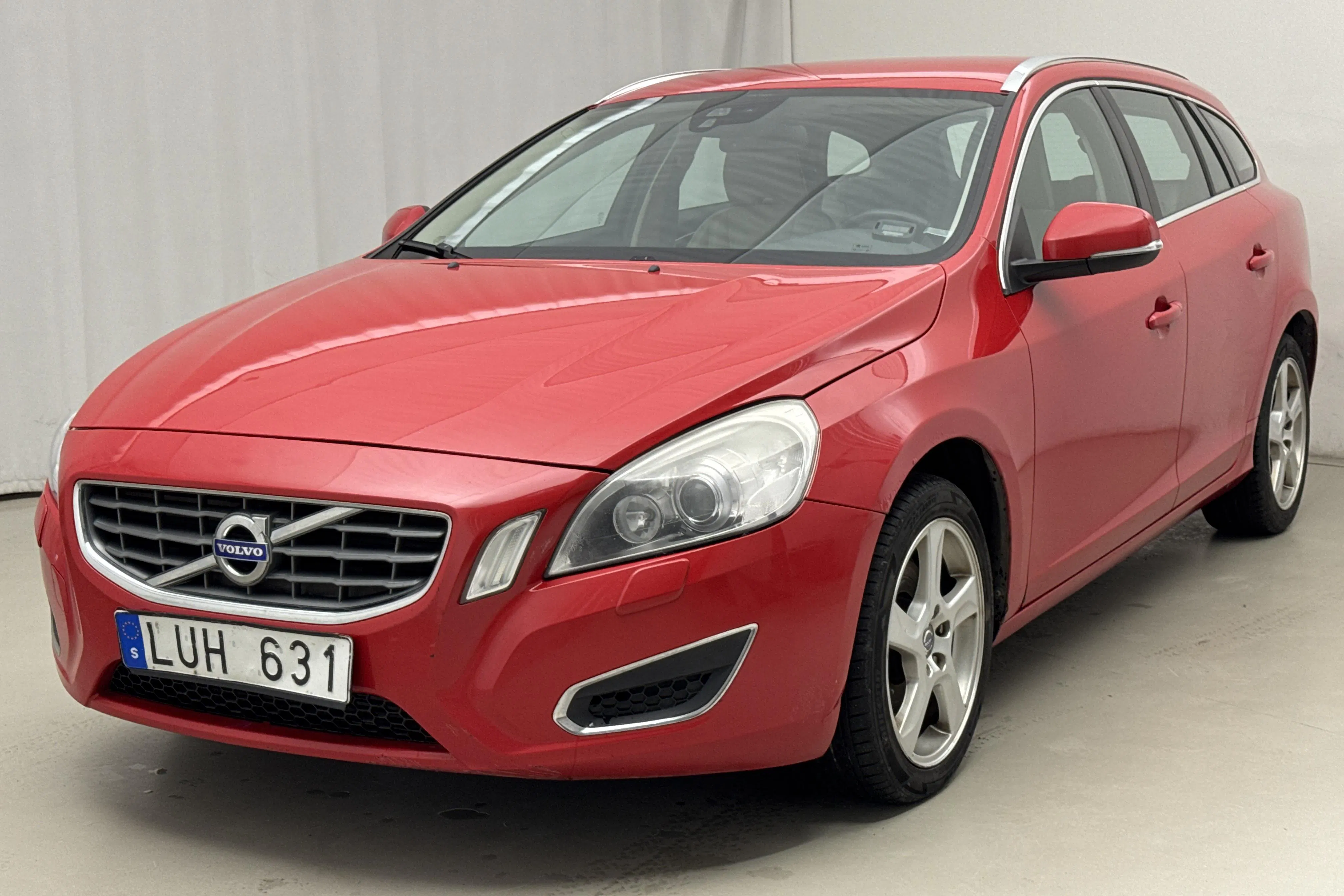 Presentationsfoto 1 av 16: Volvo V60 D3 (163hk) - 25 259 mil - Manuell - röd - 2012