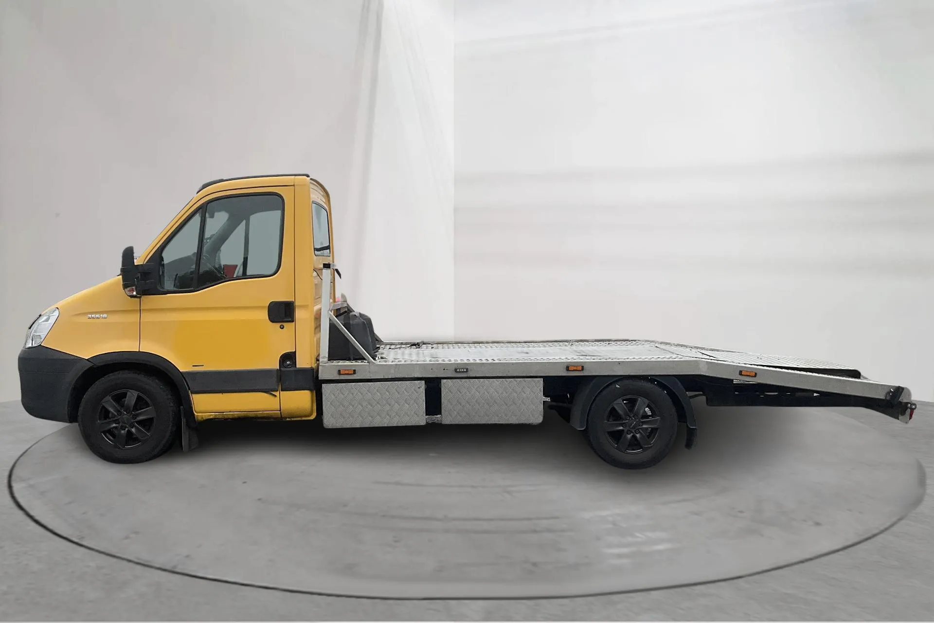Presentation photo 2 of 17: Iveco Daily 35 3.0 HPT (176hk) - 187 300 km - Automatic - yellow - 2007