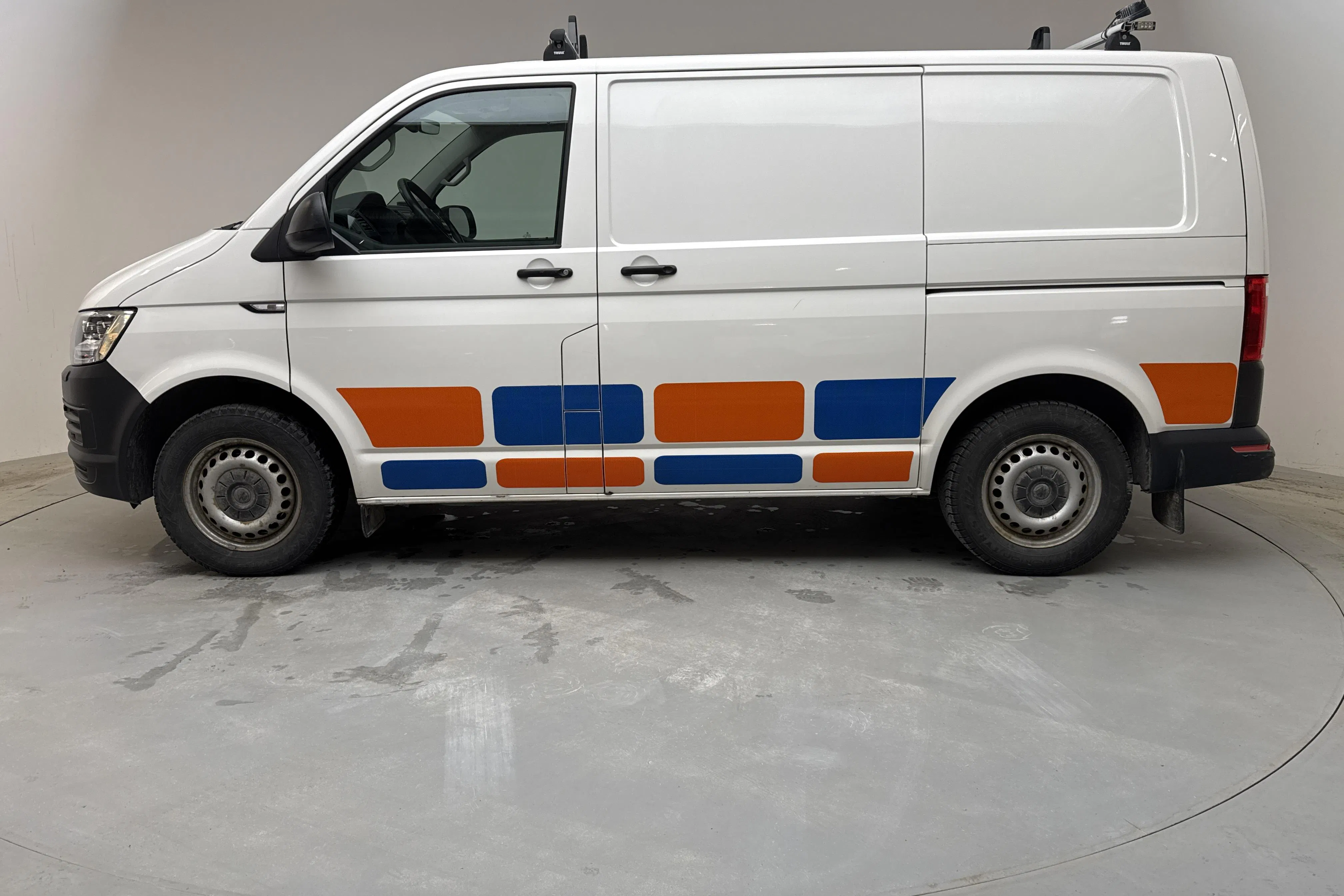 Presentationsfoto 2 av 11: VW Transporter T6 2.0 TDI BMT Skåp 4MOTION (150hk) - 10 406 mil - Automat - vit - 2018