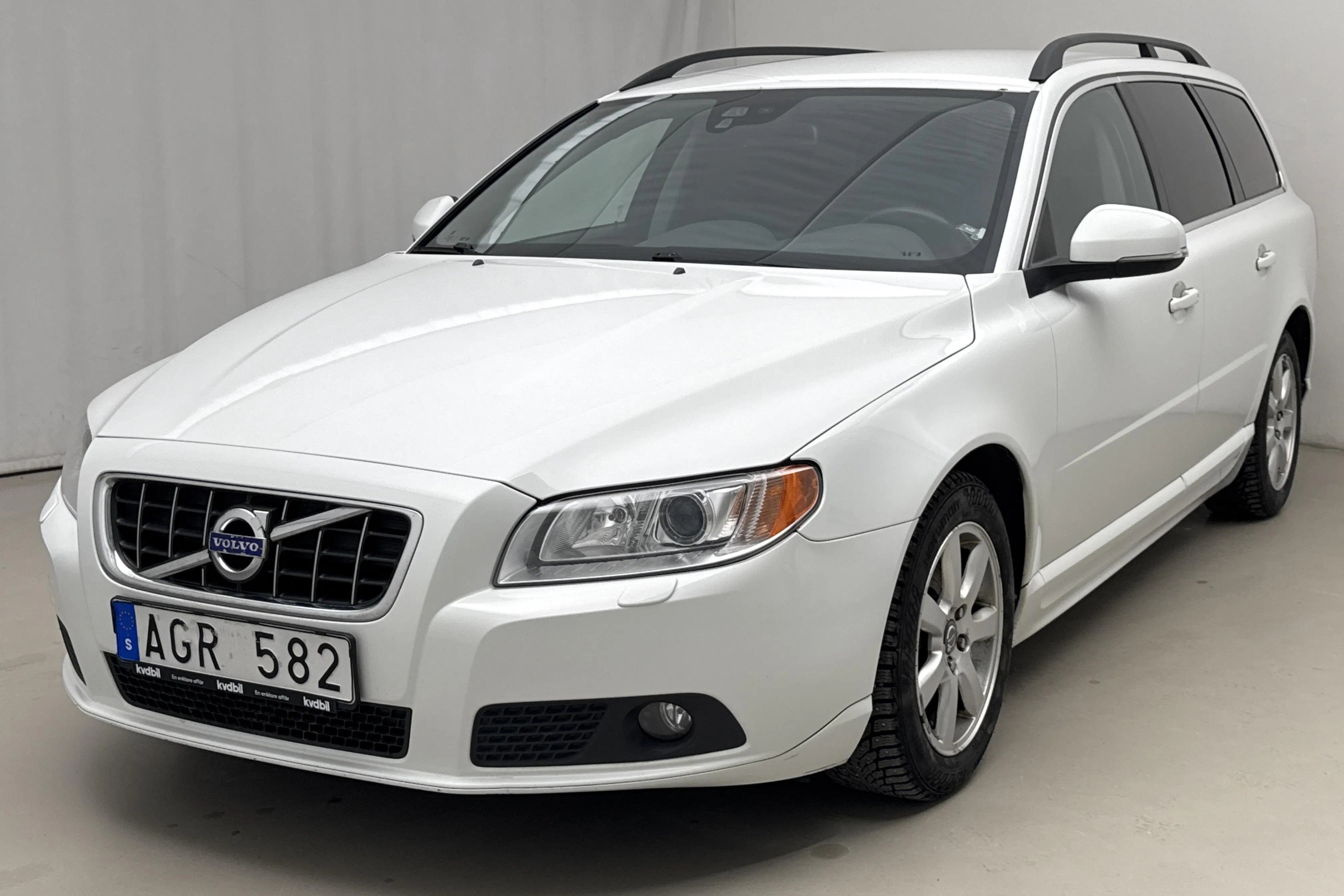 Presentationsfoto 1 av 15: Volvo V70 II 1.6D DRIVe (115hk) - 19 352 mil - Manuell - vit - 2012