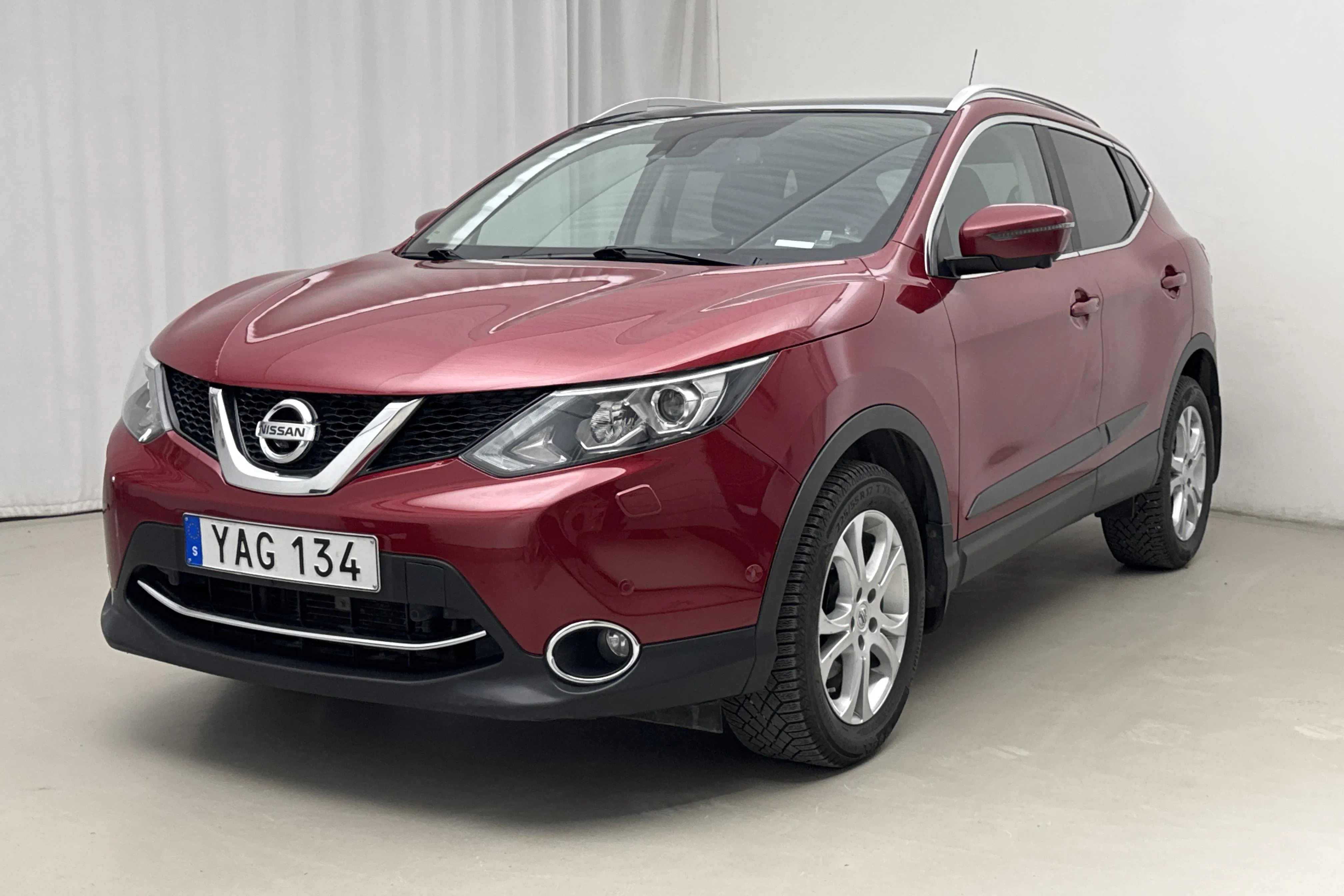 Presentationsfoto 1 av 20: Nissan Qashqai 1.6 dCi (130hk) - 13 402 mil - Automat - röd - 2015