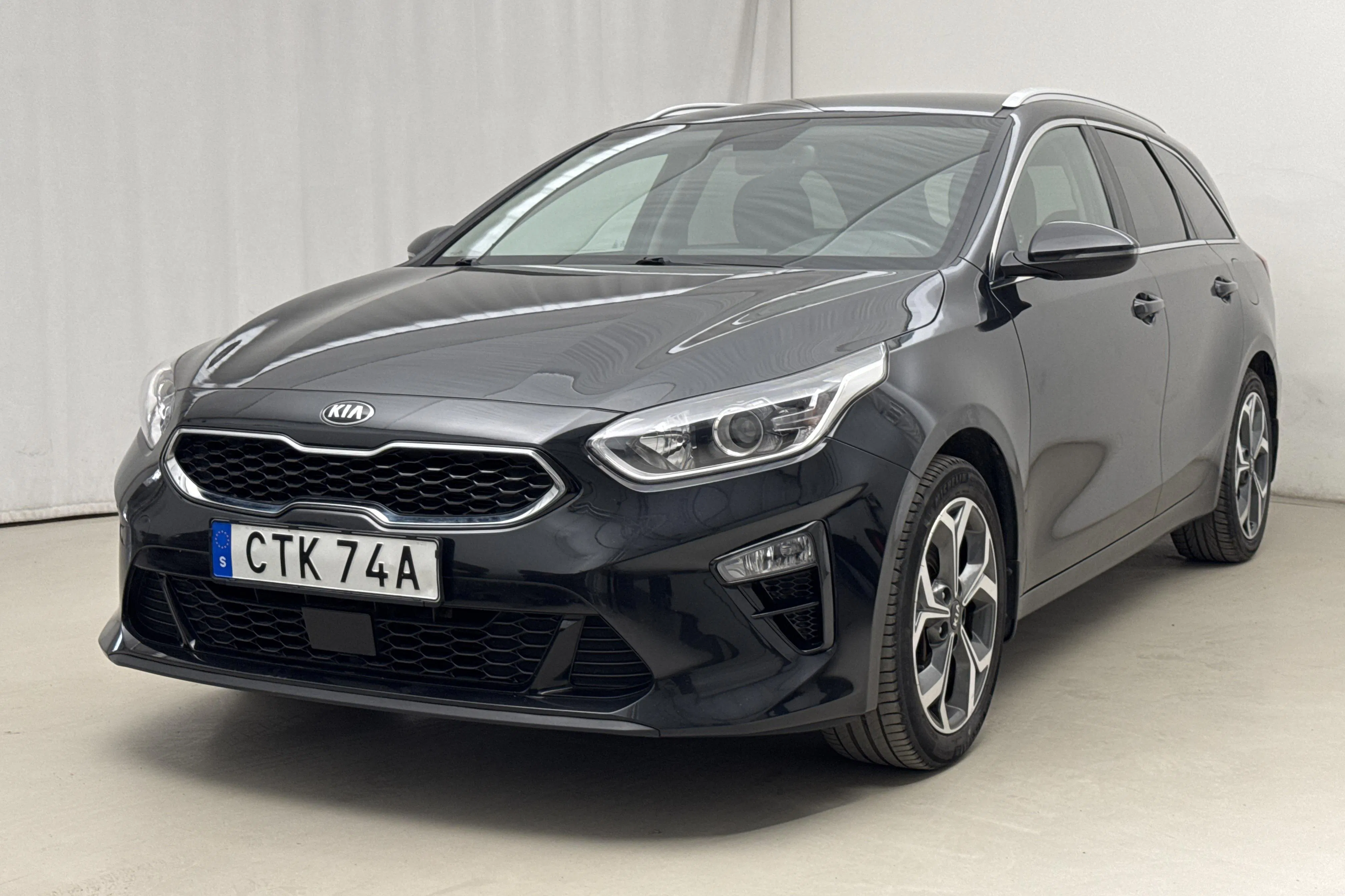 Presentationsfoto 1 av 20: KIA Ceed 1.4 T-GDi SW (140hk) - 10 036 mil - Automat - svart - 2020