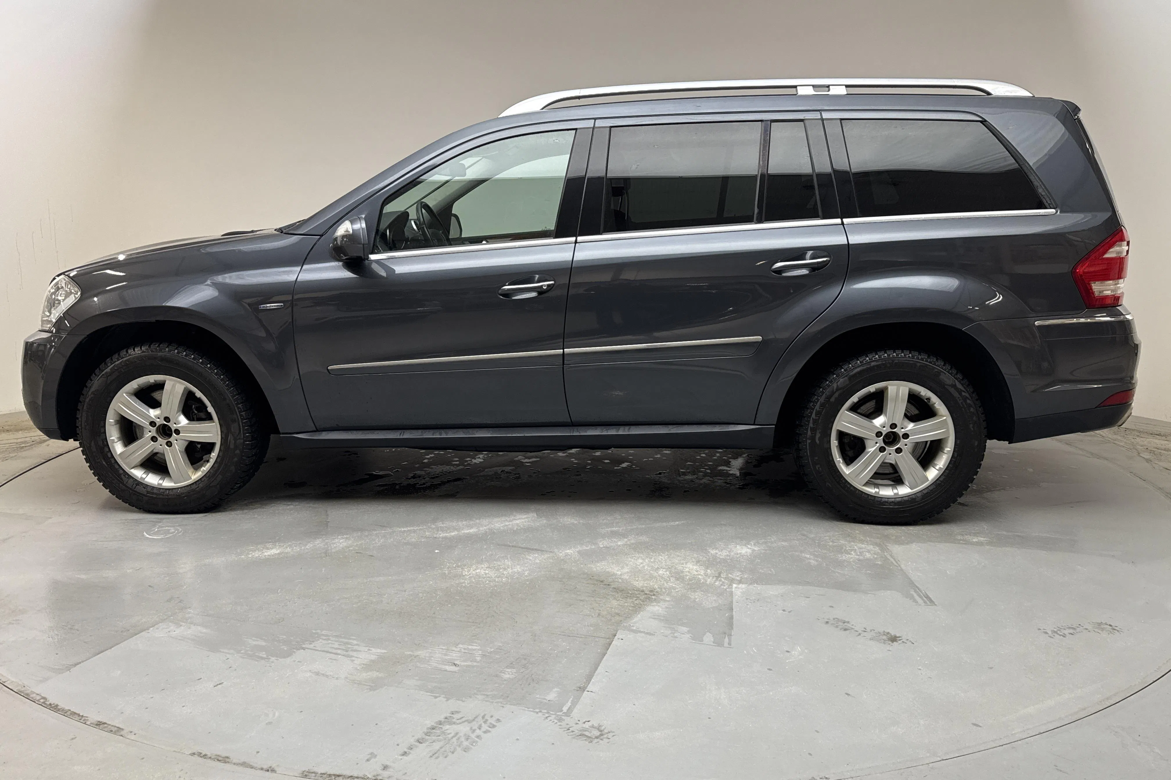 Presentation photo 2 of 14: Mercedes GL 350 CDI BlueEfficiency (224hk) - 162 790 km - Automatic - Dark Grey - 2010