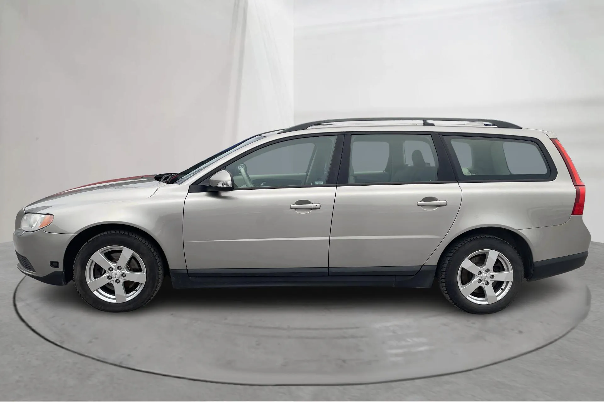 Presentation photo 2 of 15: Volvo V70 II 2.0F (145hk) - 213 260 km - Manual - Light Brown - 2008