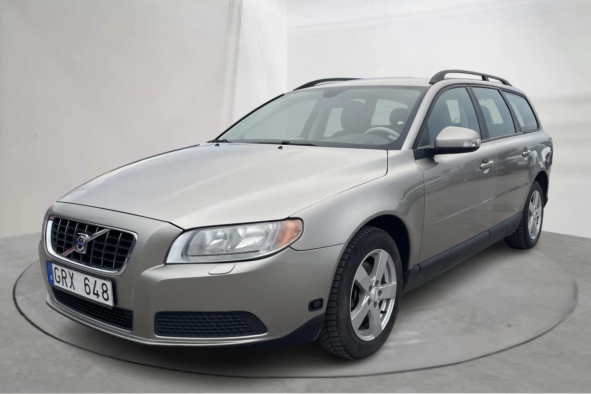 Presentation photo 1 of 15: Volvo V70 II 2.0F (145hk) - 213 260 km - Manual - Light Brown - 2008