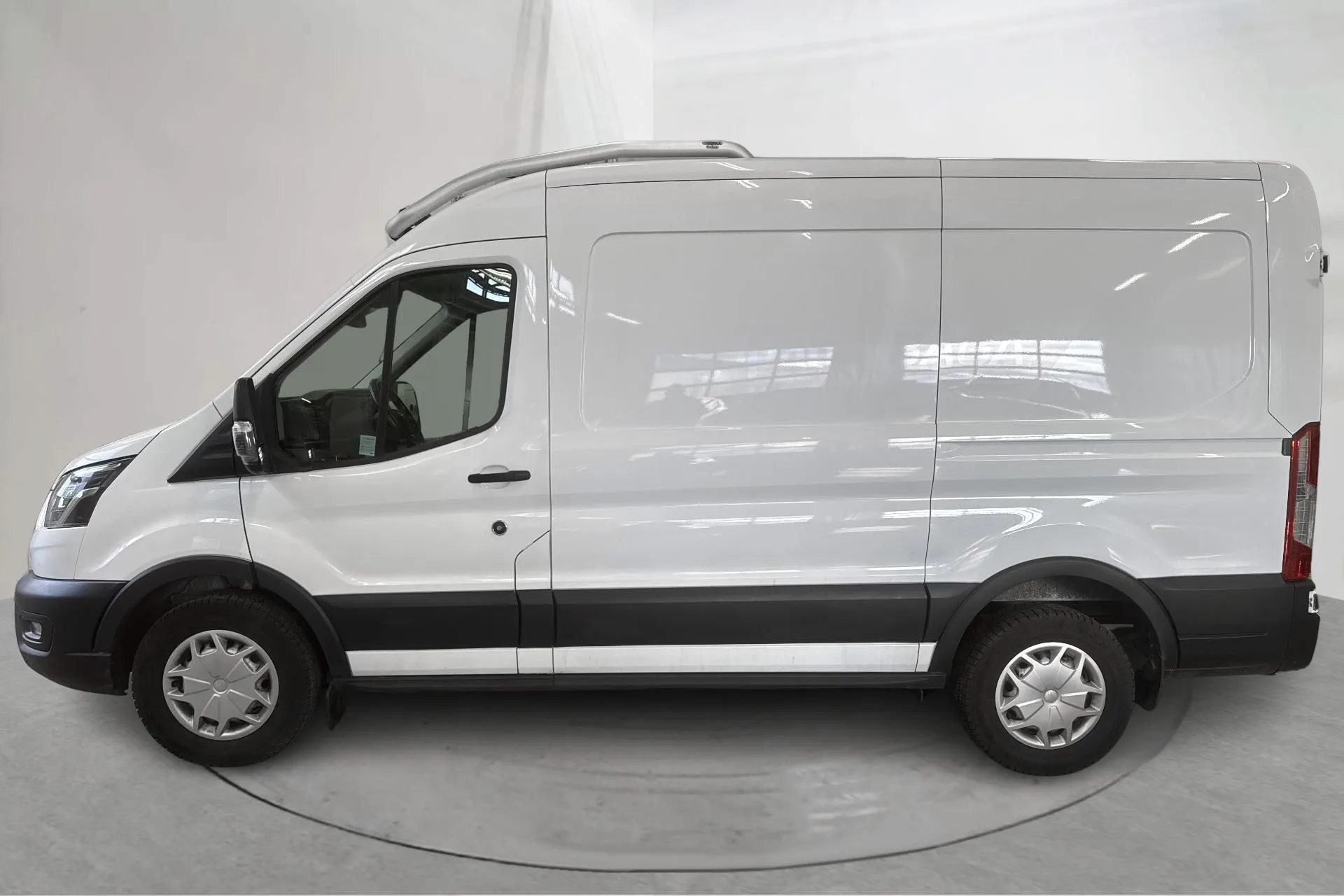 Presentation photo 2 of 21: Ford Transit 350 2.0 TDCi AWD Skåp (130hk) - 185 900 km - Manual - white - 2020