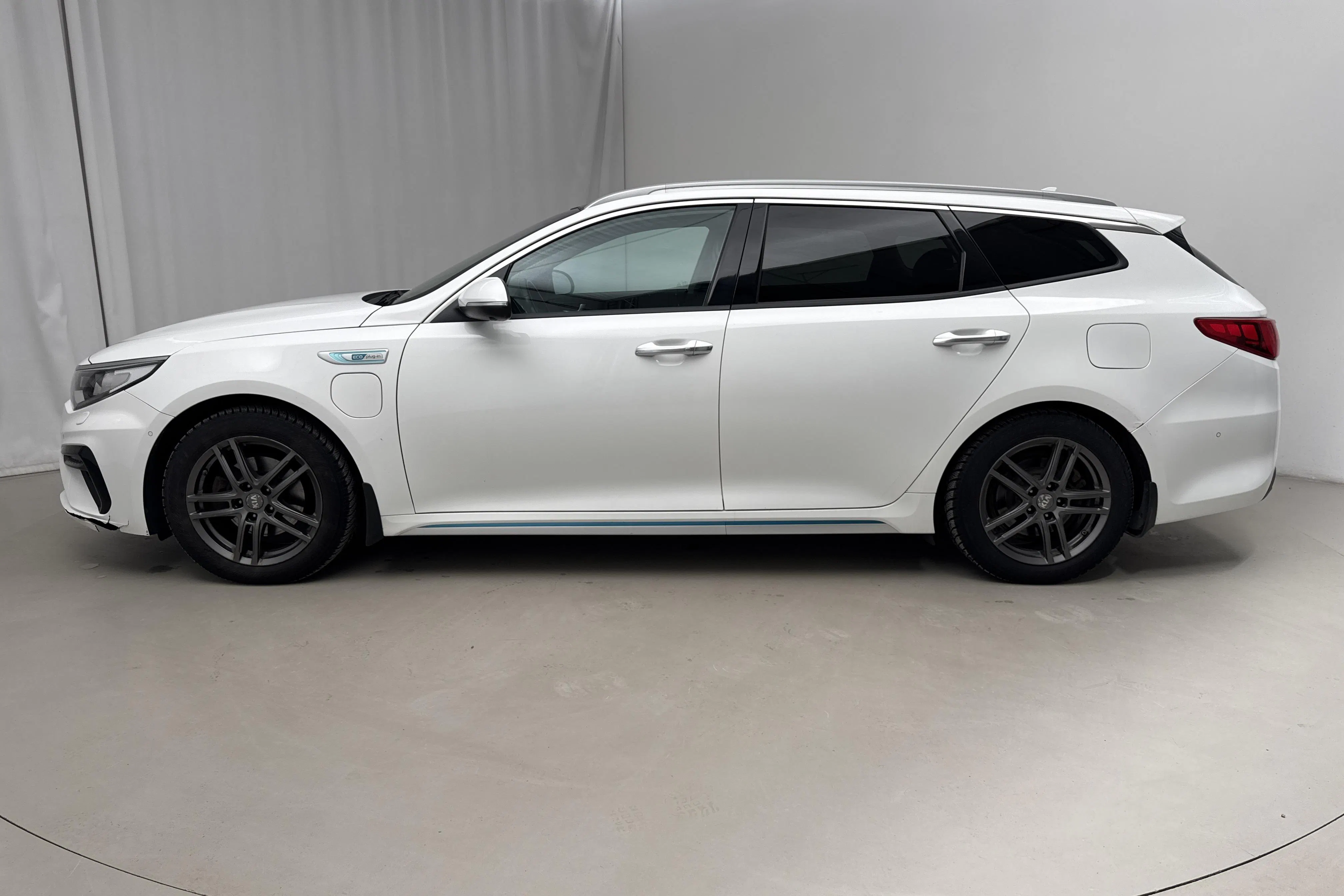 Presentation photo 2 of 21: KIA Optima 2.0 GDi Plug-in Hybrid SW (205hk) - 157 840 km - Automatic - white - 2020