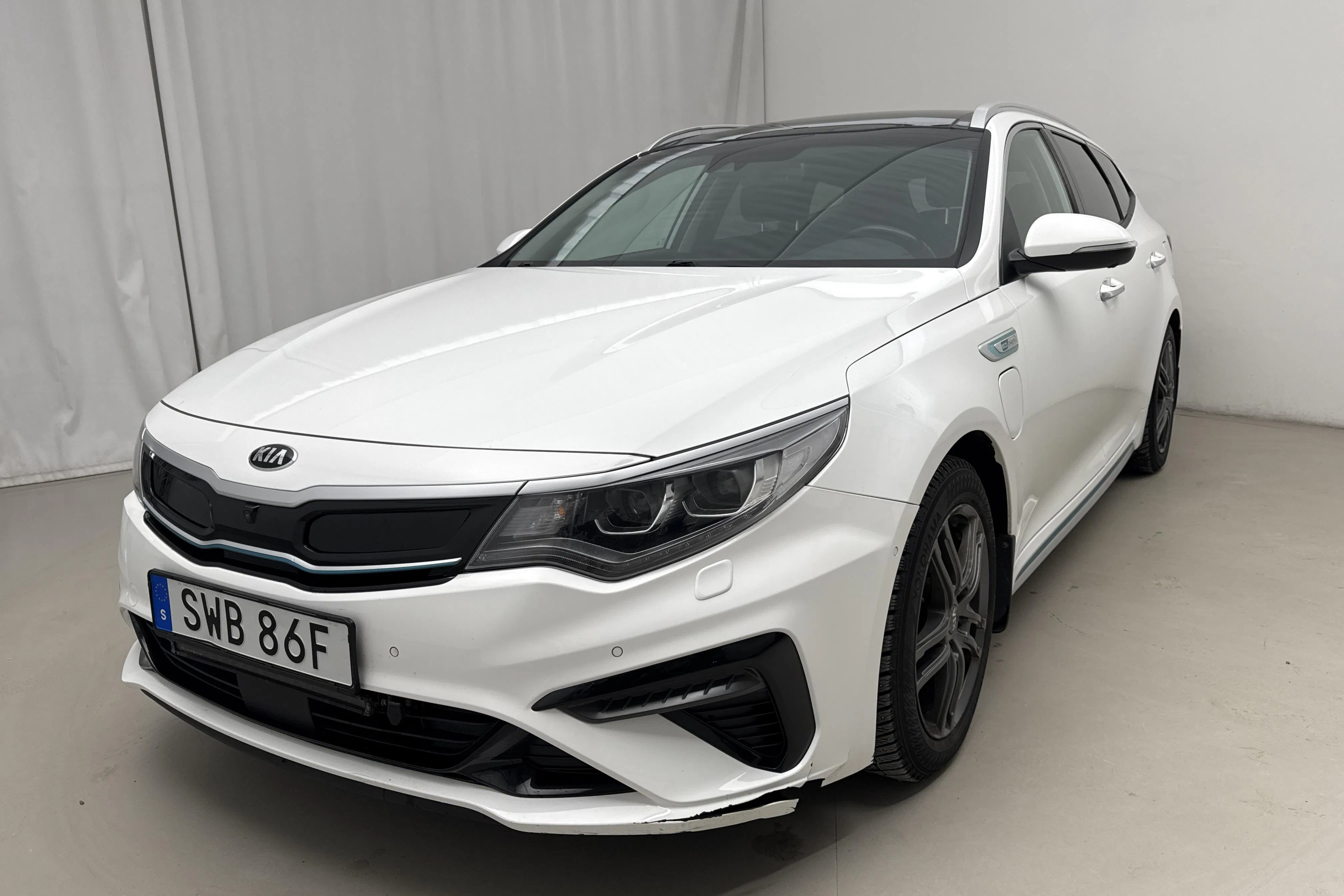 Presentation photo 1 of 21: KIA Optima 2.0 GDi Plug-in Hybrid SW (205hk) - 157 840 km - Automatic - white - 2020