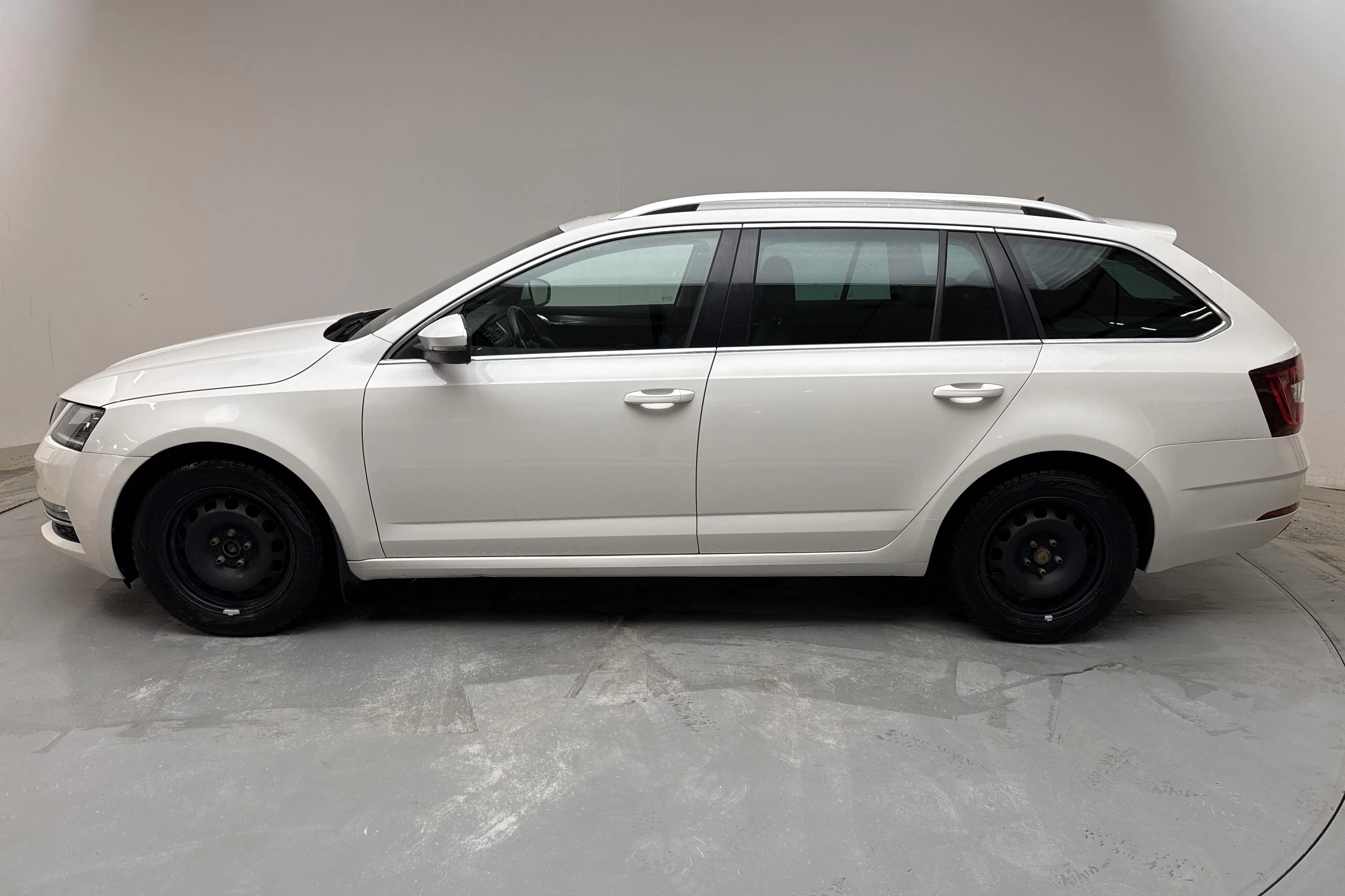 Presentationsfoto 2 av 15: Skoda Octavia III 1.5 TSI G-TEC Combi (130hk) - 8 924 mil - Automat - vit - 2020