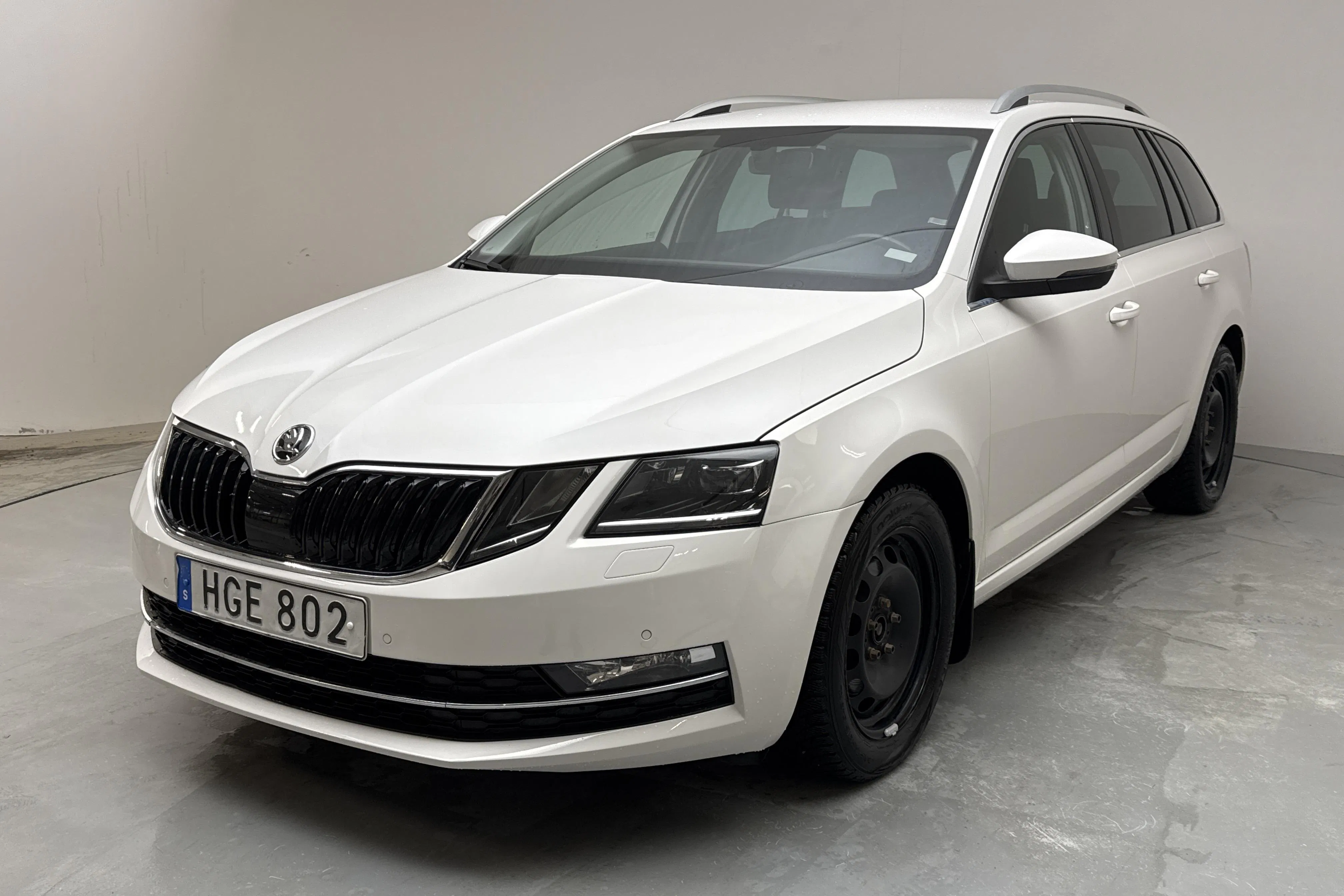 Presentationsfoto 1 av 15: Skoda Octavia III 1.5 TSI G-TEC Combi (130hk) - 8 924 mil - Automat - vit - 2020