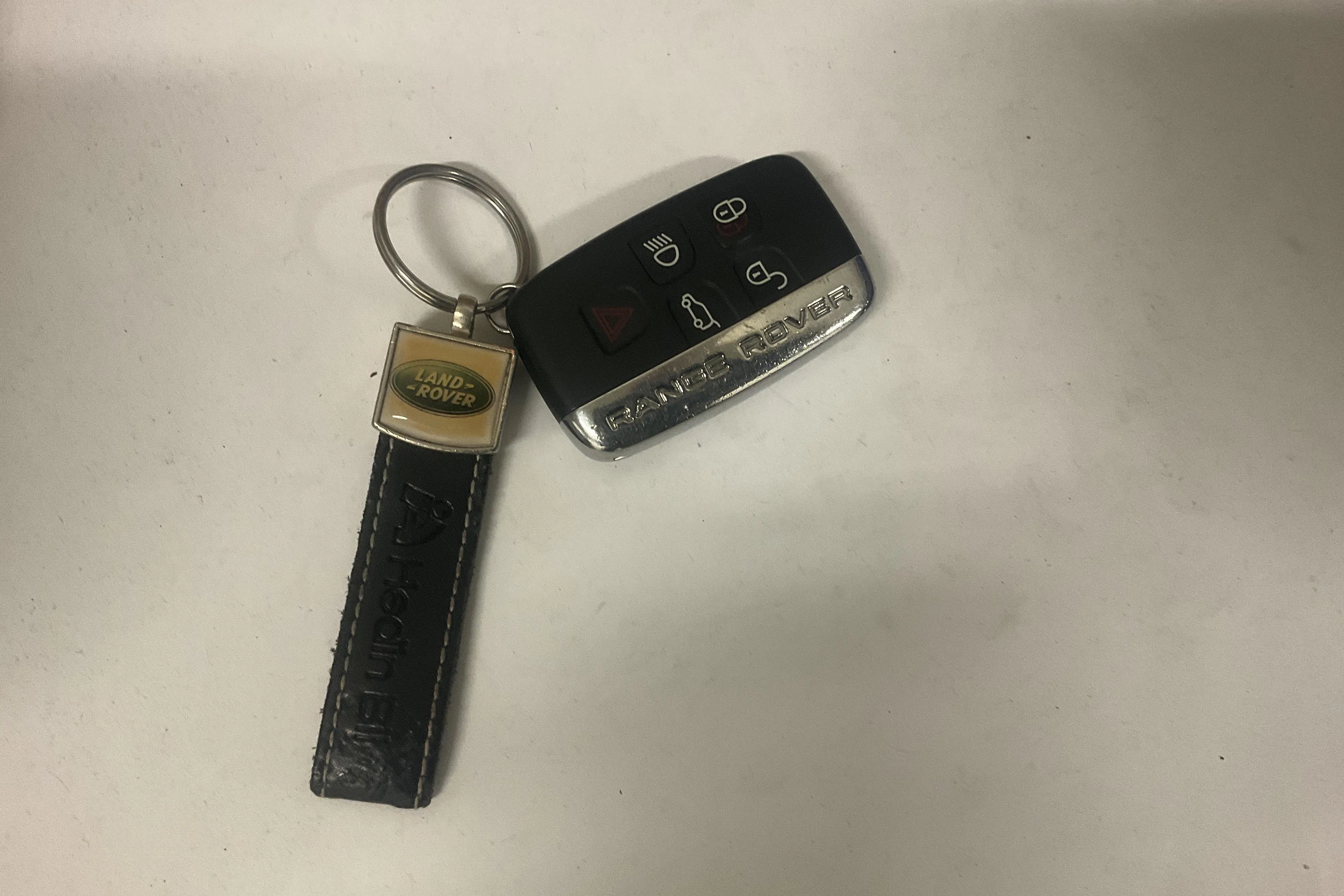 Presentationsfoto 17 av 17: Land Rover Range Rover Velar 2.0 P250 (250hk) - 21 553 mil - Automat - blå - 2020