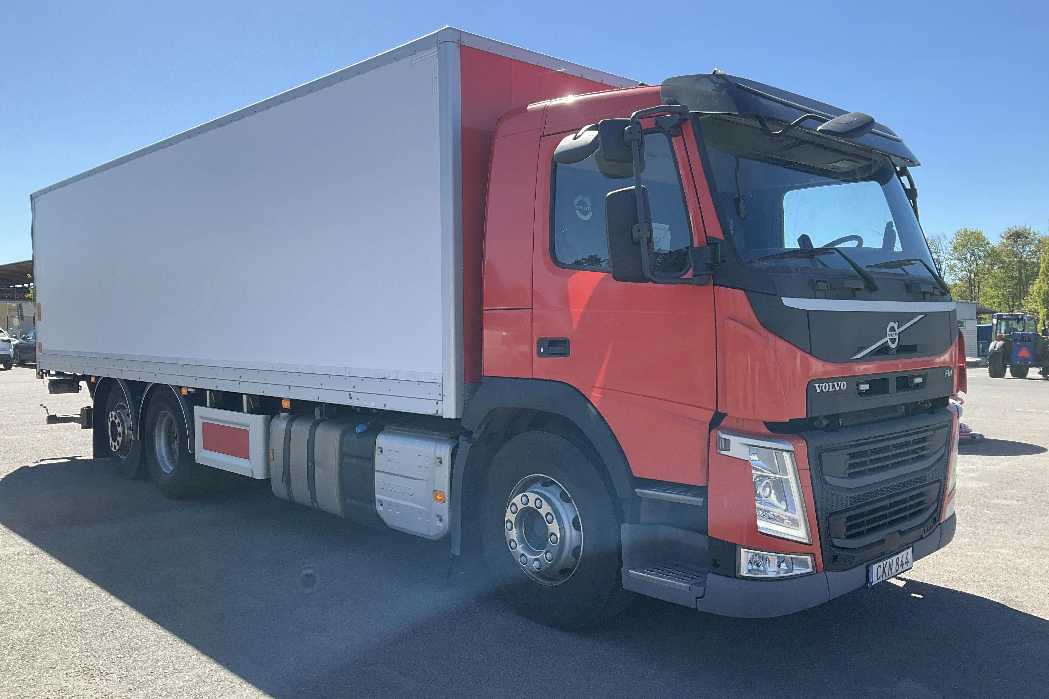 Presentation photo 2 of 53: VOLVO FM330 - 755 626 km - Automatic - red - 2014