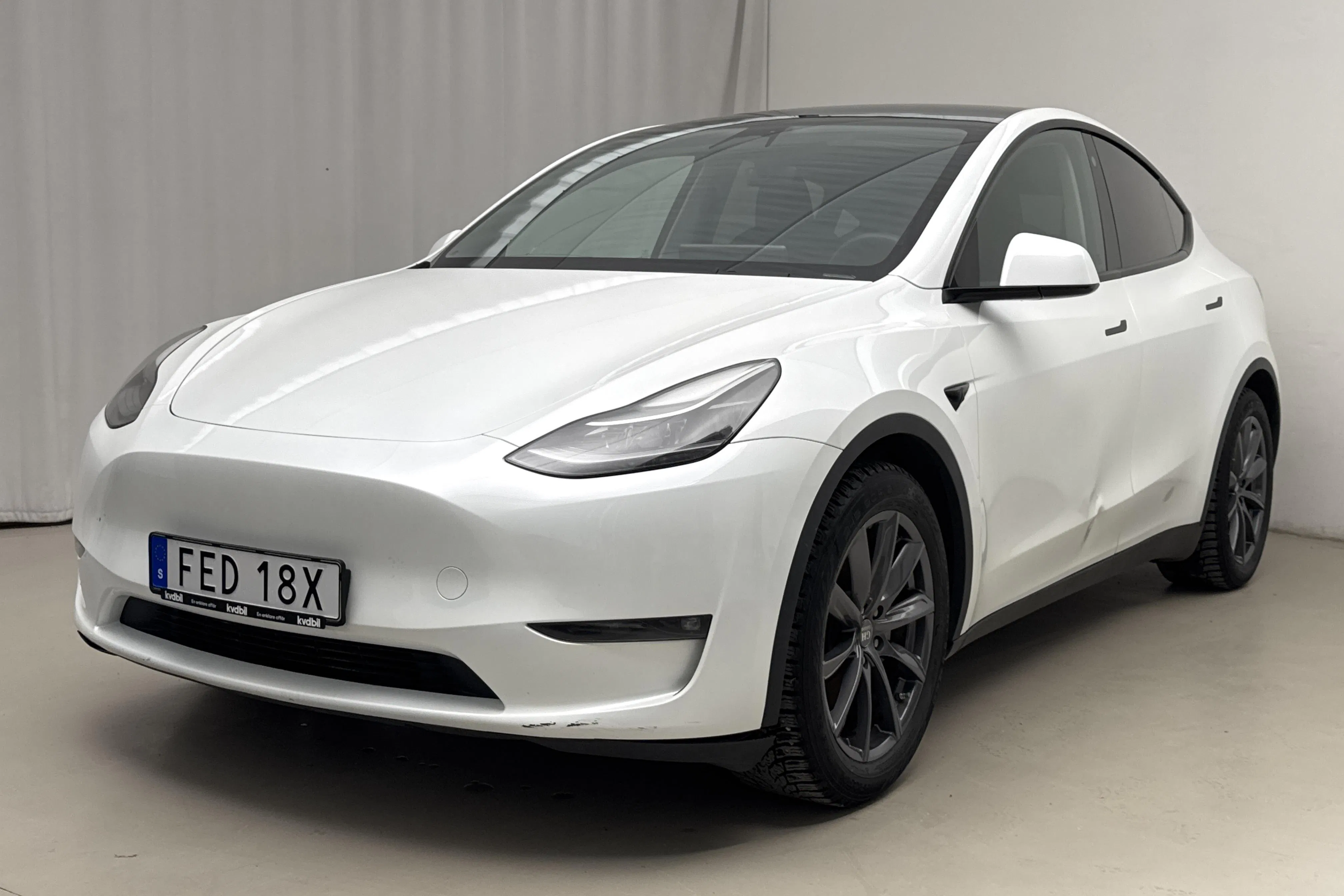 Presentationsfoto 1 av 23: Tesla Model Y Long Range Dual Motor AWD - 8 071 mil - Automat - vit - 2024