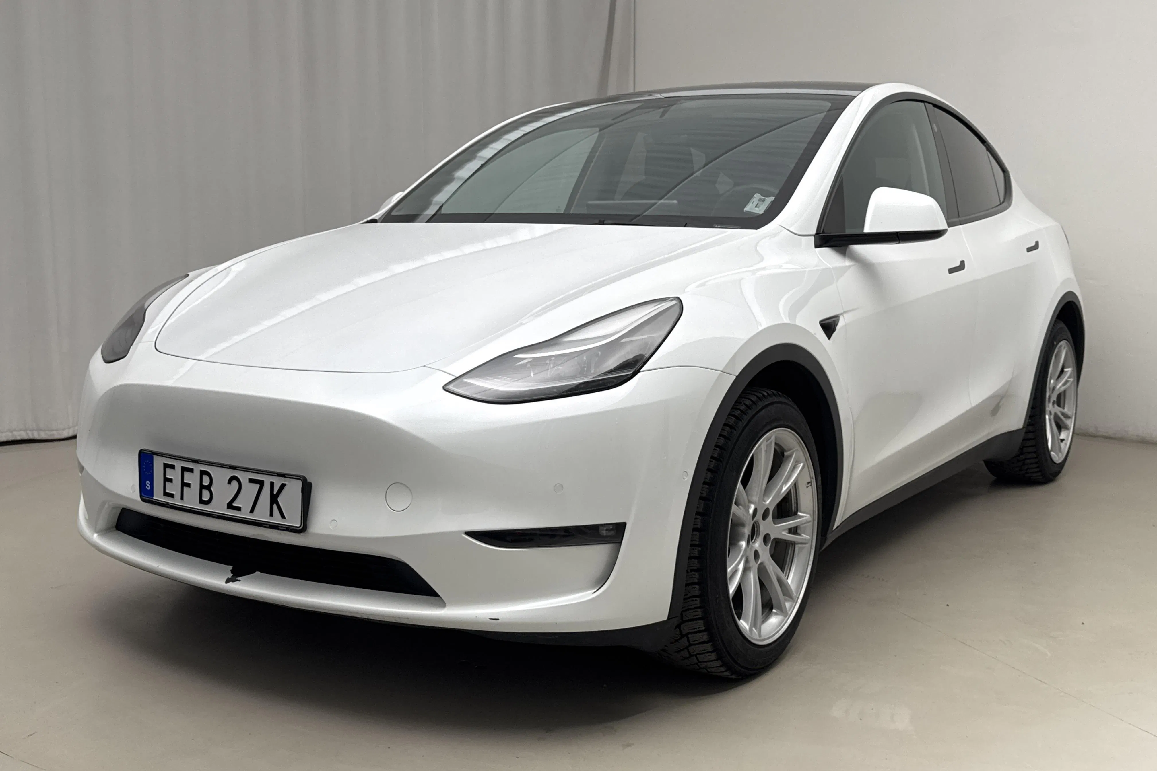 Presentation photo 1 of 24: Tesla Model Y Long Range Dual Motor AWD - 189 030 km - Automatic - white - 2022