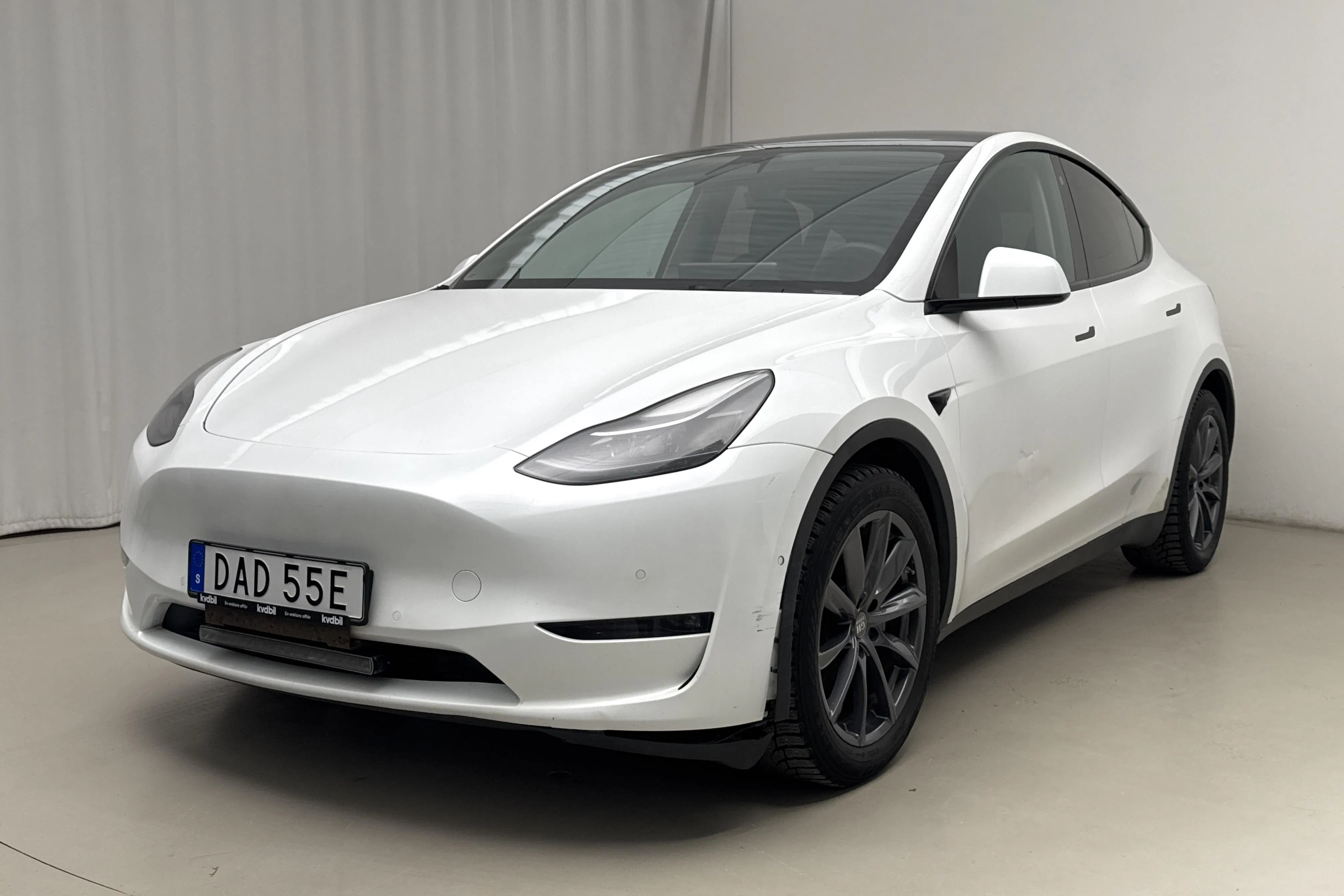 Presentation photo 1 of 21: Tesla Model Y Long Range Dual Motor AWD - 229 370 km - Automatic - white - 2022