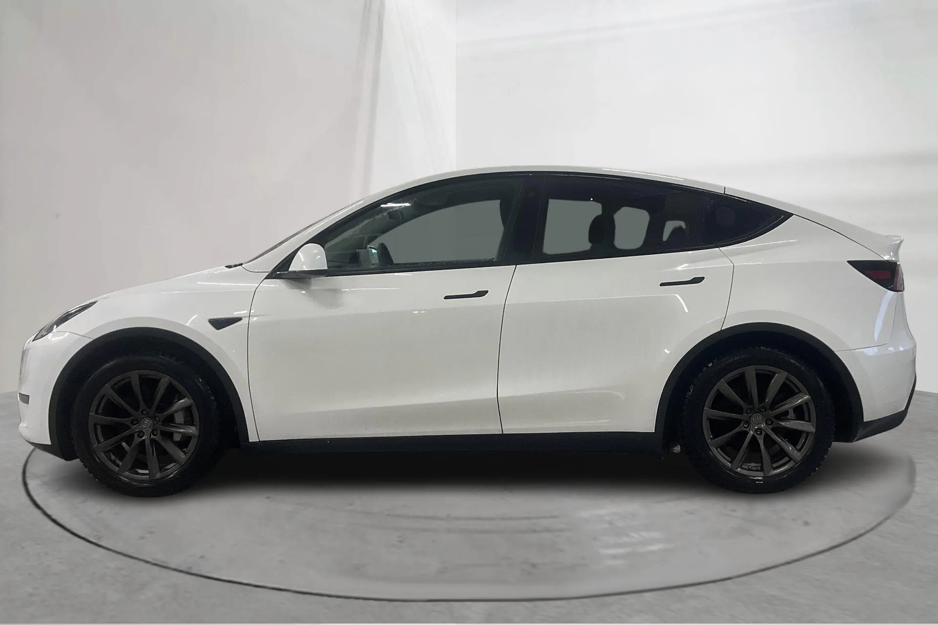 Presentation photo 2 of 21: Tesla Model Y Long Range Dual Motor AWD - 86 400 km - Automatic - white - 2024