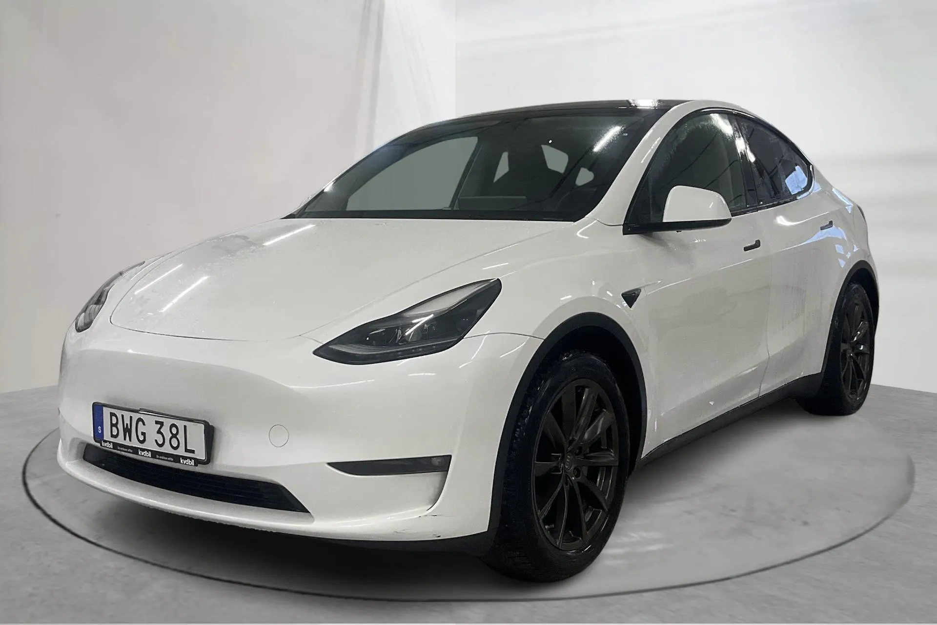 Presentation photo 1 of 21: Tesla Model Y Long Range Dual Motor AWD - 86 400 km - Automatic - white - 2024