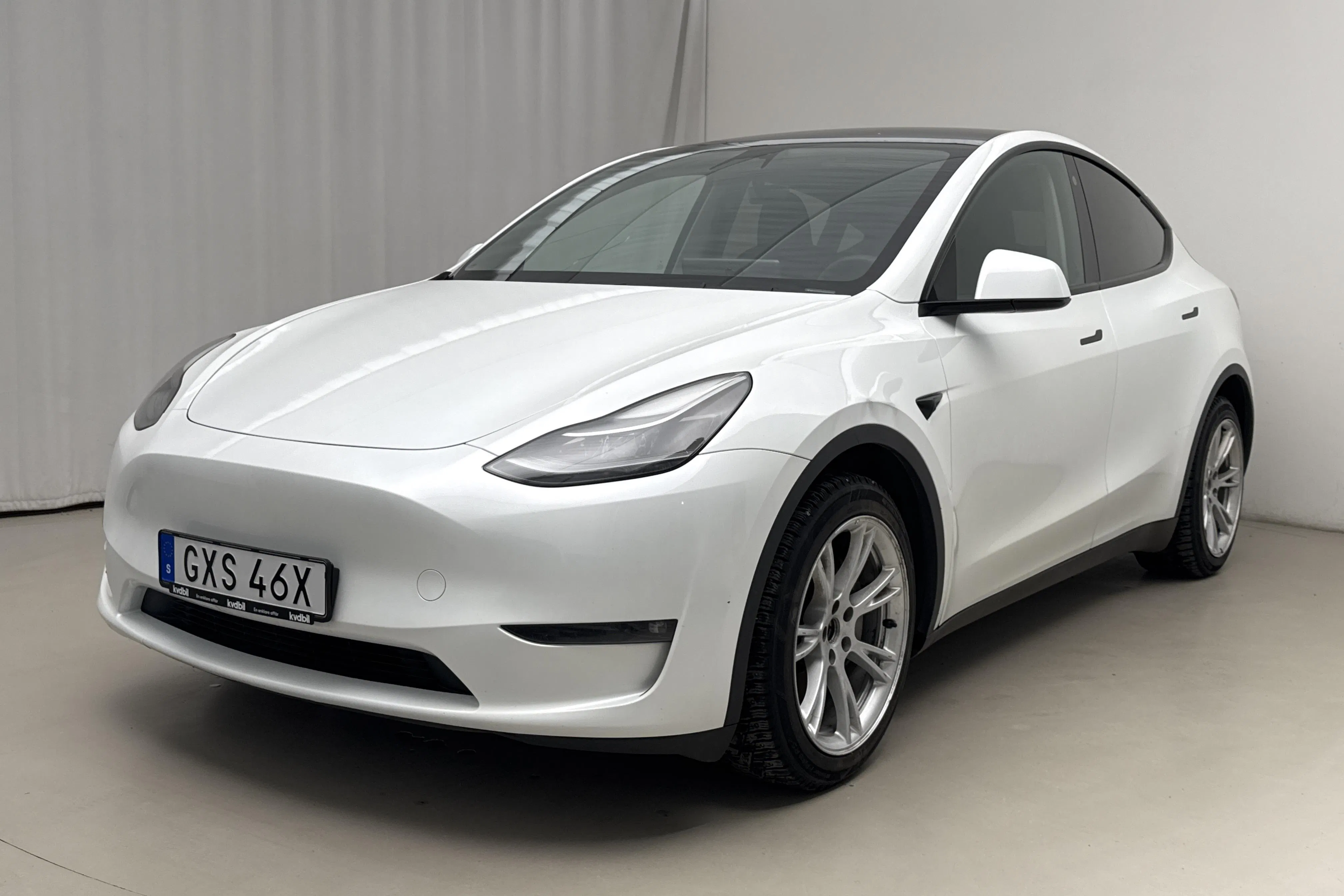 Presentation photo 1 of 23: Tesla Model Y Long Range Dual Motor AWD - 136 380 km - Automatic - 2024