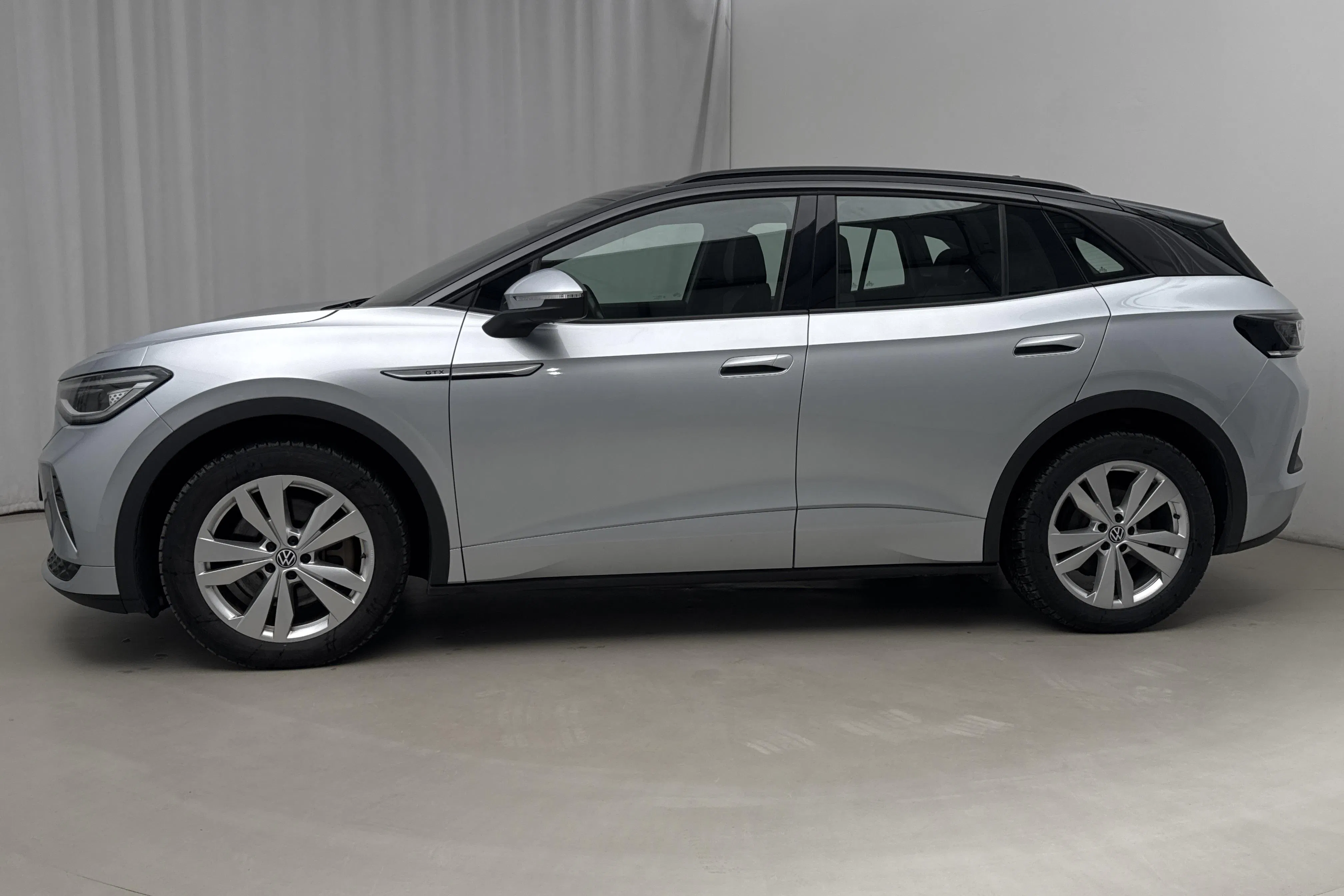 Presentationsfoto 2 av 18: VW ID.4 GTX 77kWh AWD (299hk) - 7 875 mil - Automat - silver - 2022