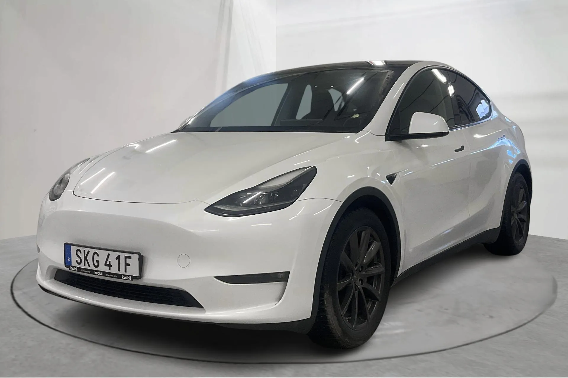 Presentationsfoto 1 av 23: Tesla Model Y Long Range Dual Motor AWD - 7 873 mil - Automat - vit - 2024