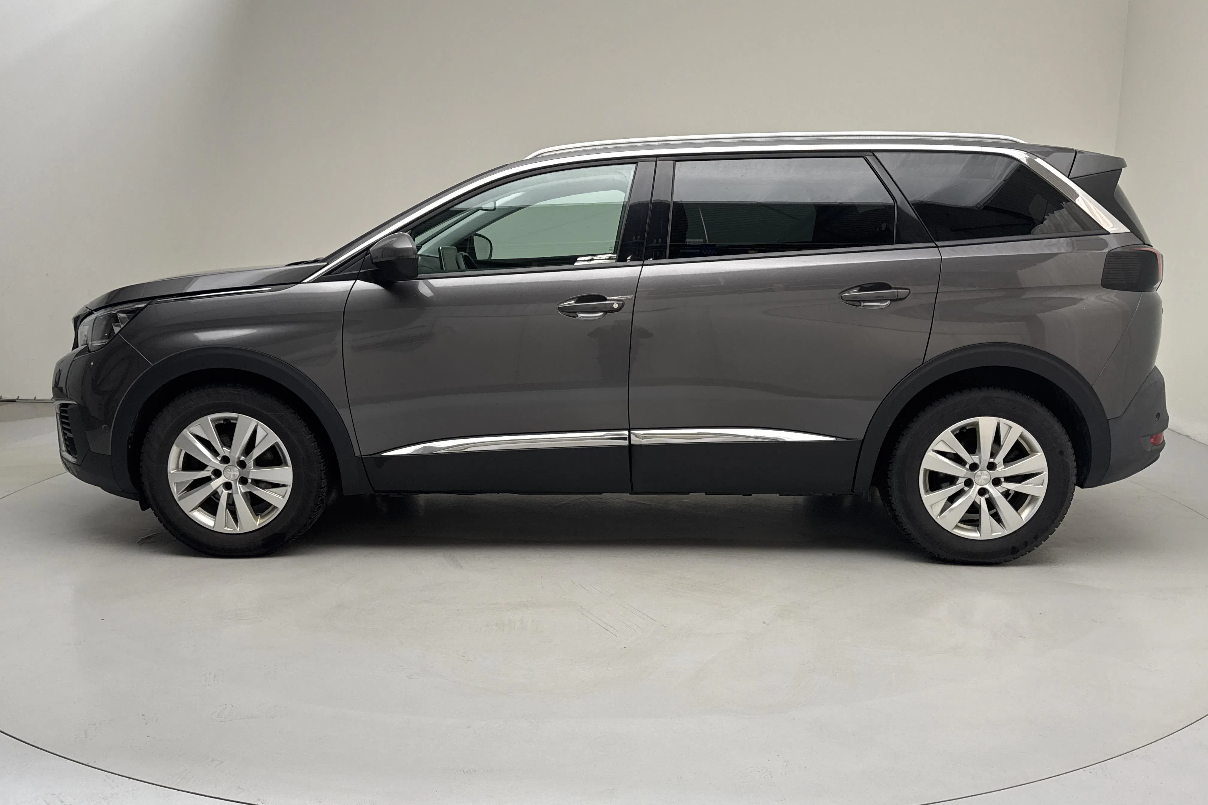 Presentation photo 2 of 16: Peugeot 5008 1.2 PureTech (130hk) - 116 490 km - Manual - 2017