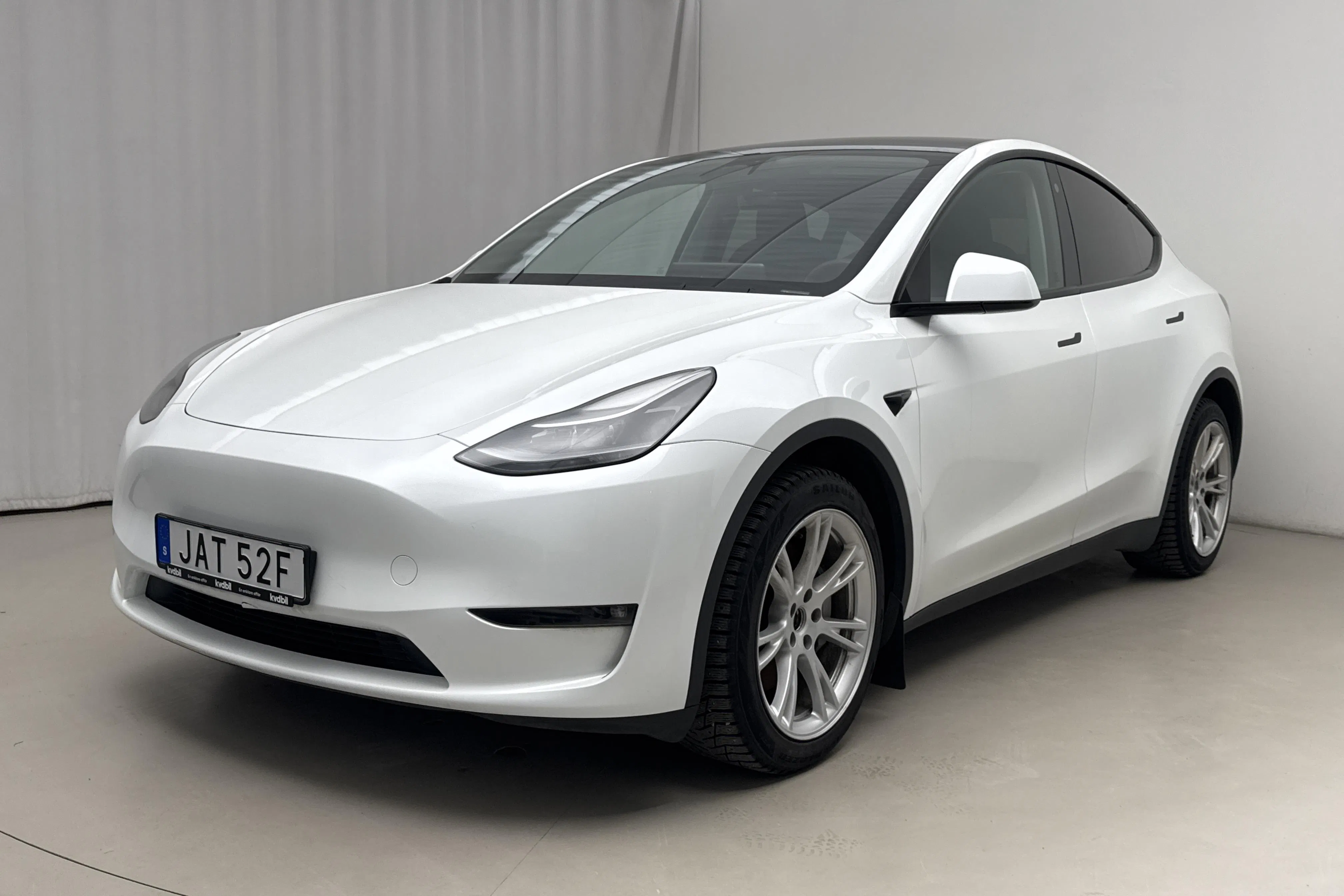 Presentation photo 1 of 23: Tesla Model Y Long Range Dual Motor AWD - 111 640 km - Automatic - white - 2024
