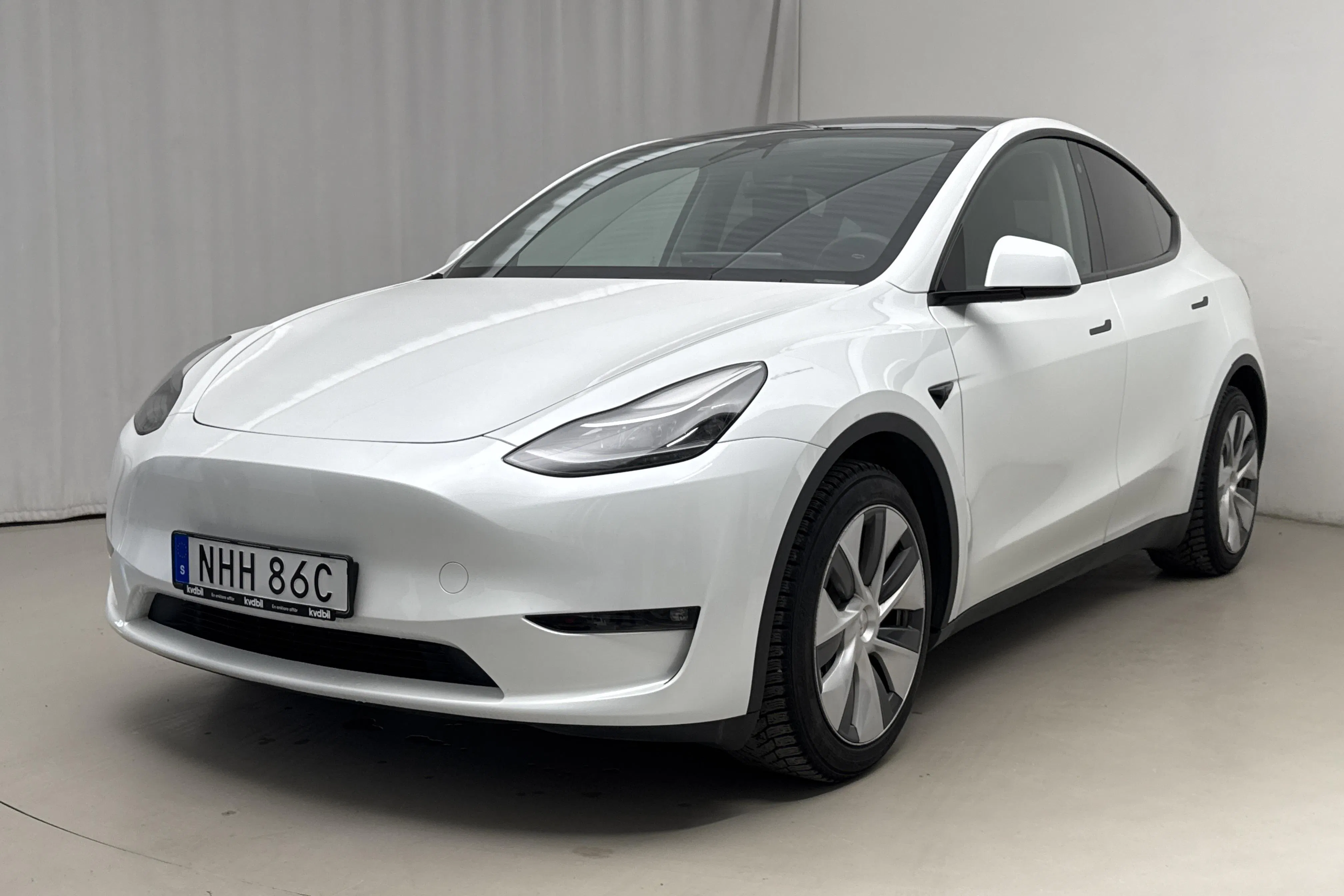 Presentation photo 1 of 23: Tesla Model Y Long Range Dual Motor AWD - 134 490 km - Automatic - white - 2023