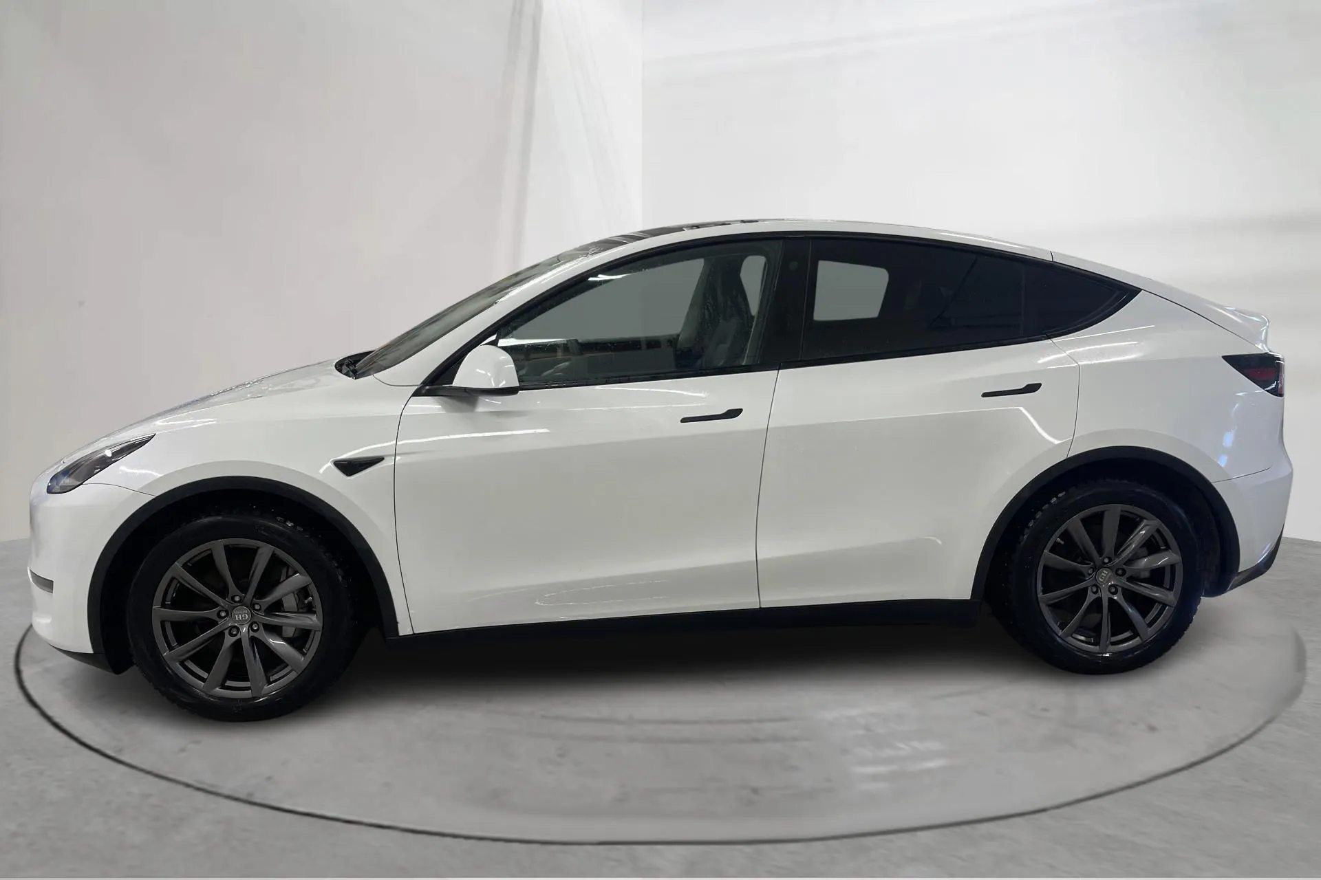 Presentationsfoto 2 av 20: Tesla Model Y Long Range Dual Motor AWD - 7 481 mil - Automat - vit - 2024